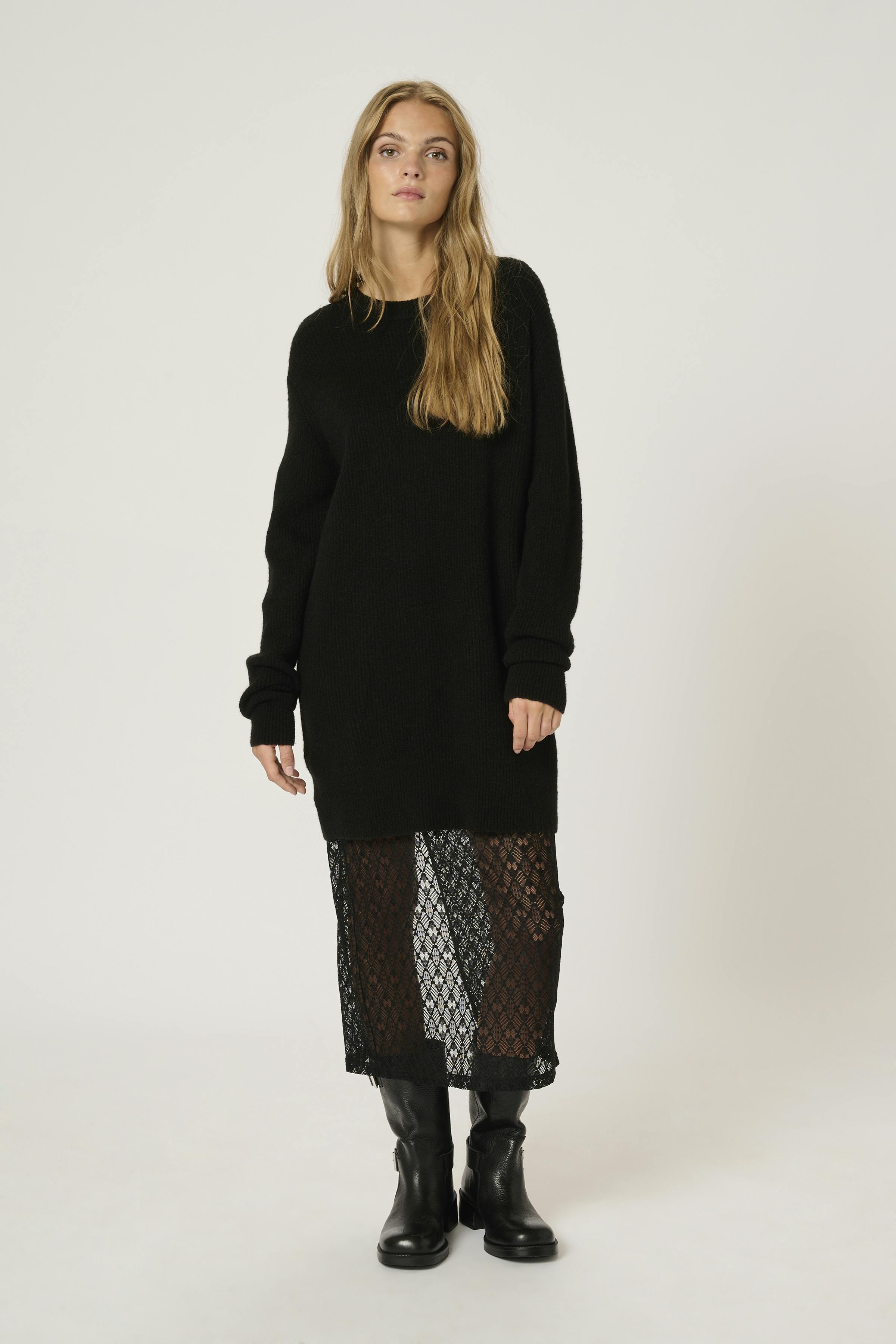 LunaMW Oversize Long Pullover LOOKBOOK FRONT 10704956-100031