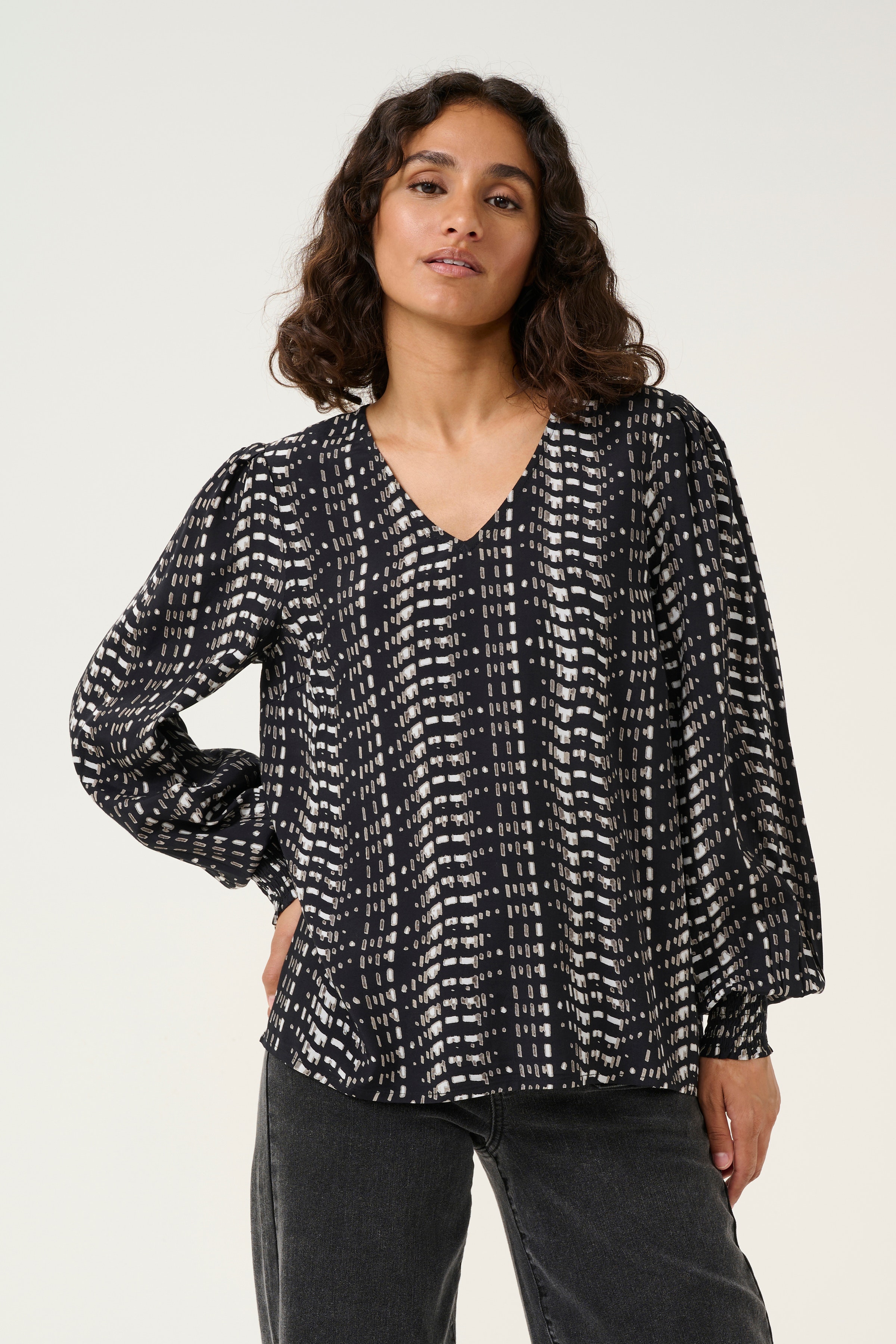 KAalice Bluse LOOKBOOK FRONT 10509405-106972