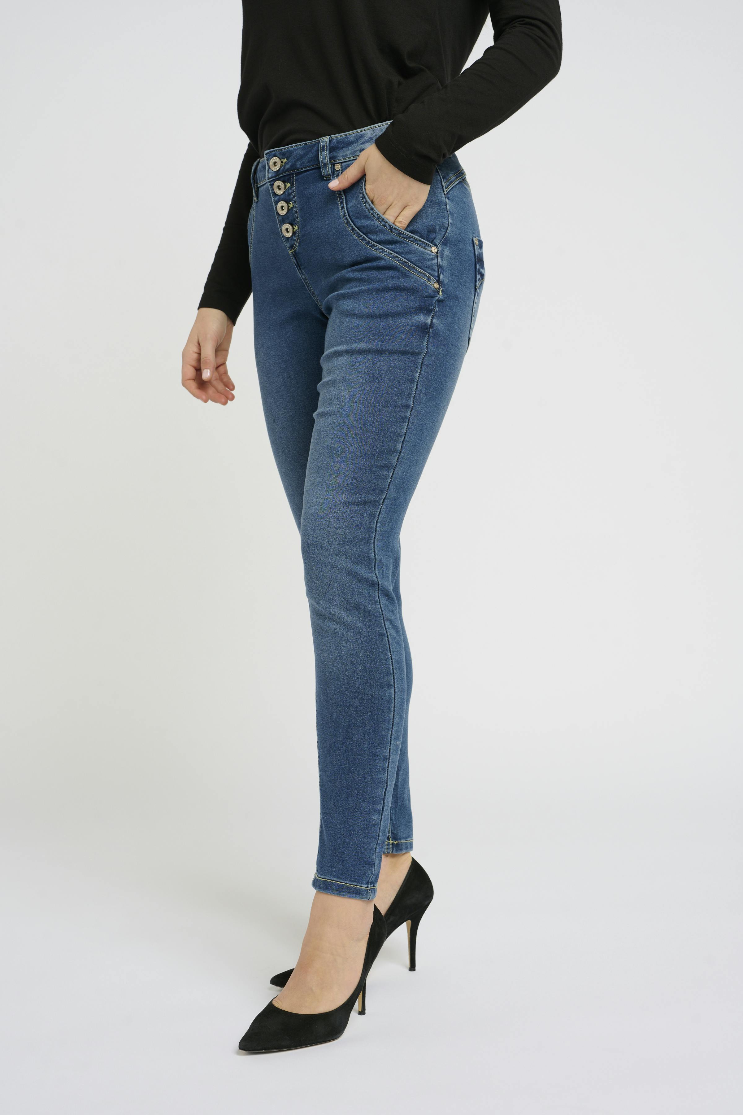 CRSandy Jeans LOOKBOOK FRONT 10610602-102572