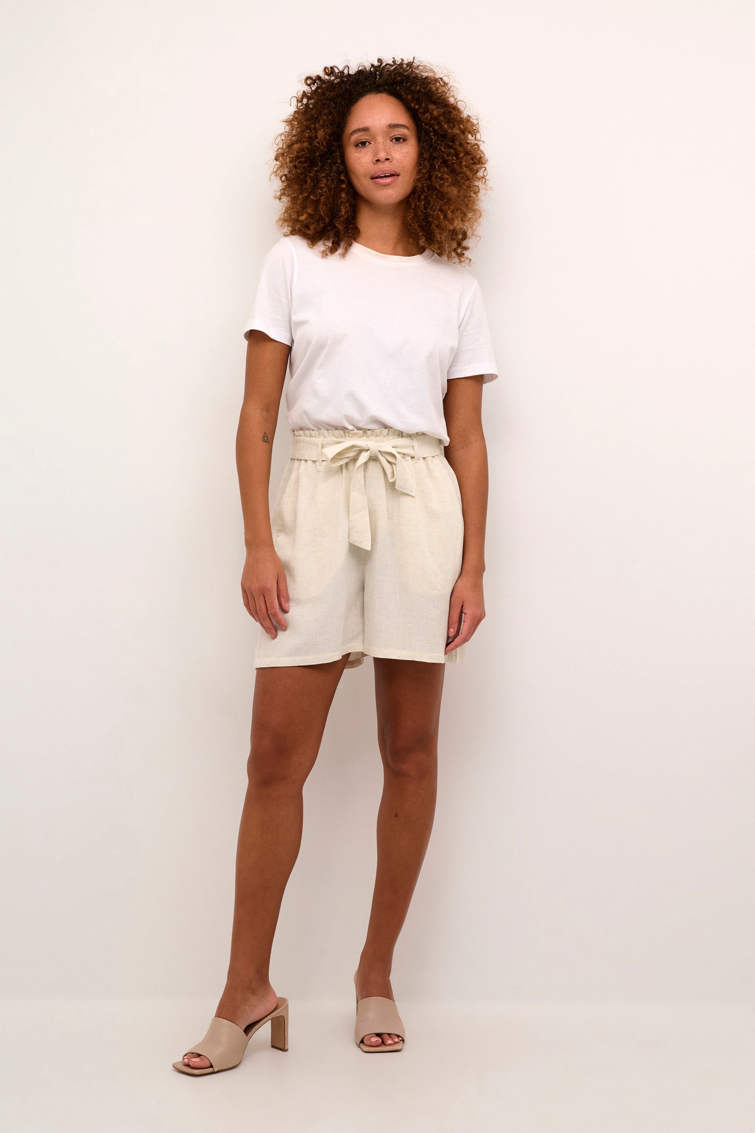 KAkaroline Shorts LOOKBOOK FRONT 10509493-101296