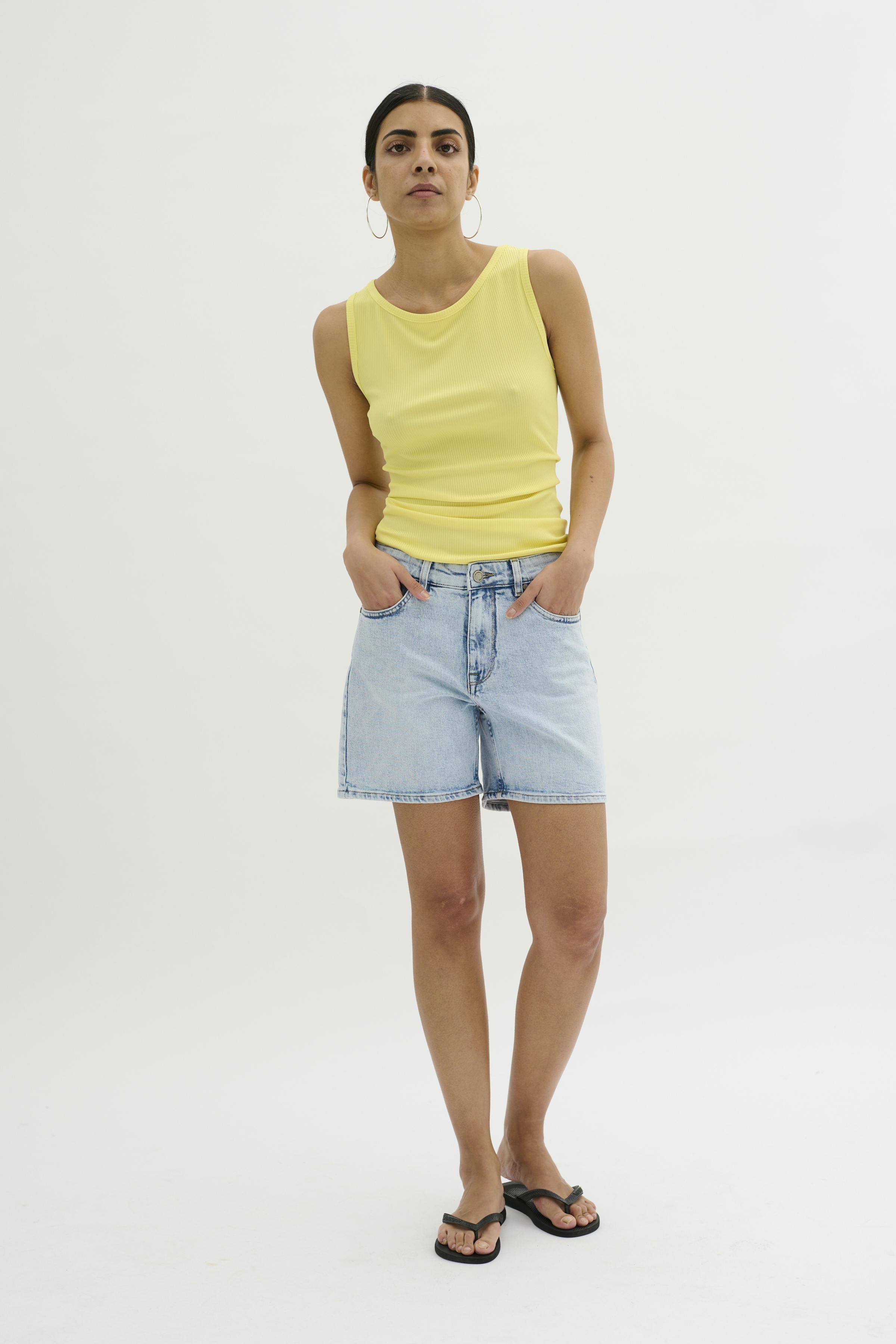 LucyMW Shorts LOOKBOOK FRONT 10704295-100046