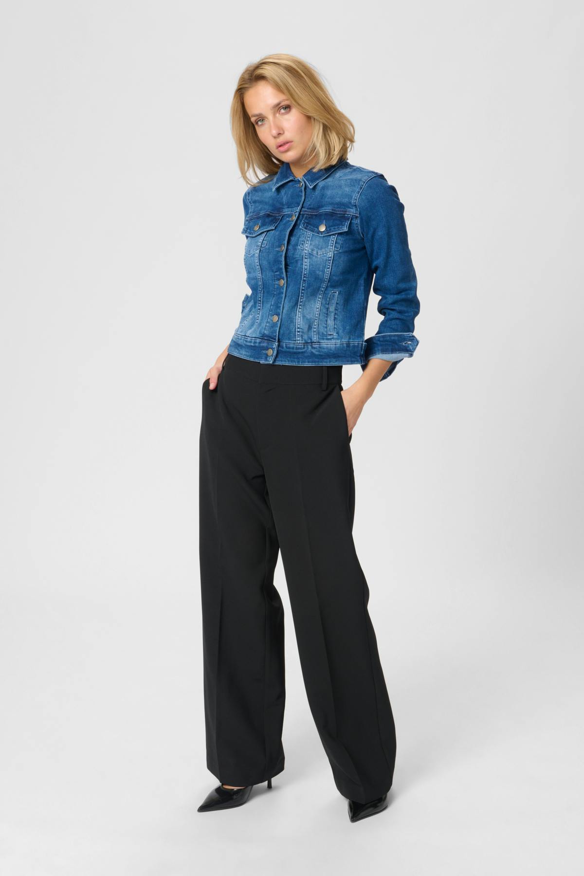 29 THE TAILORED PANT LOOKBOOK FRONT 10703972-100031