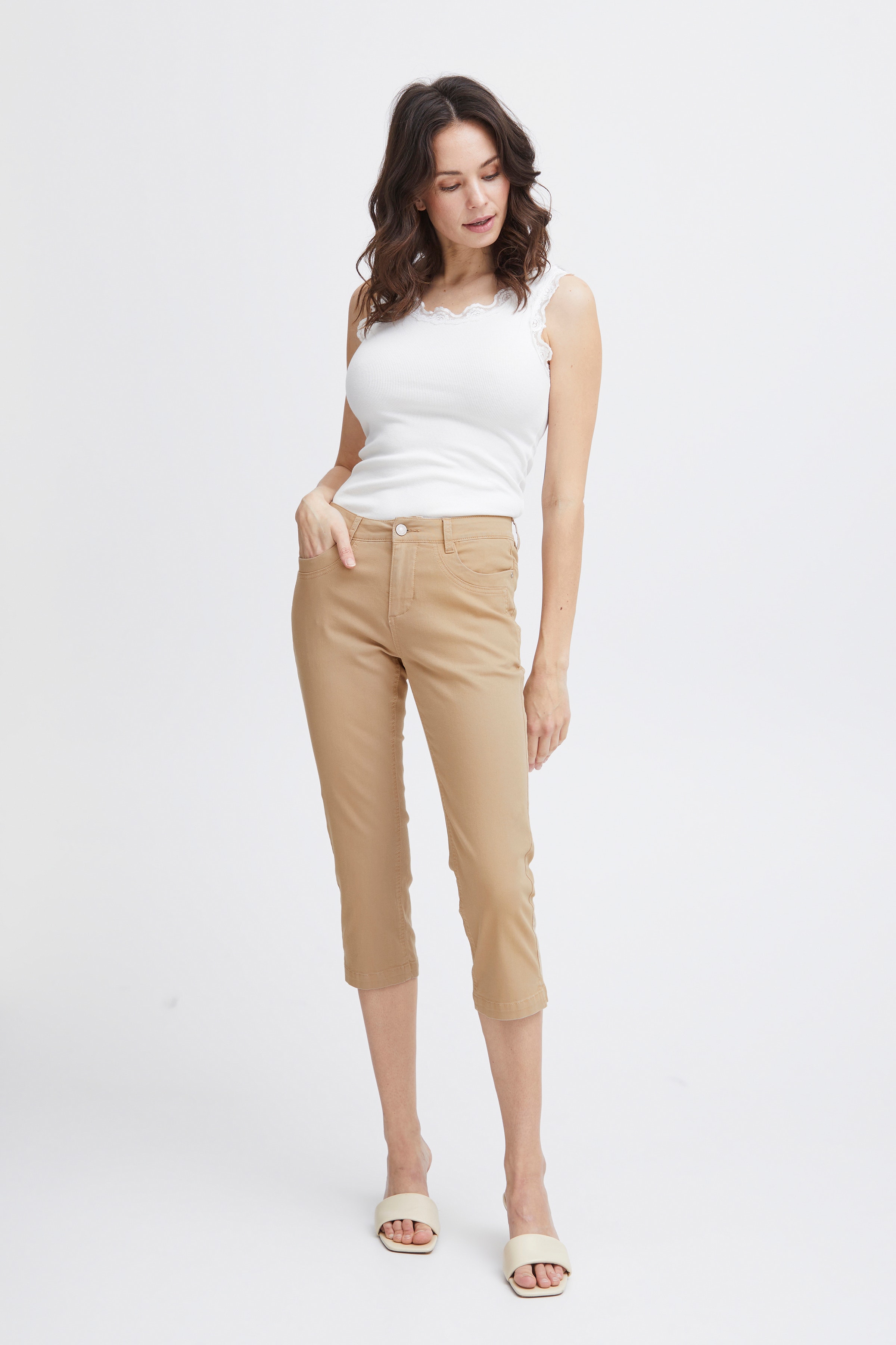 FRFOTWILL Capri pants LOOKBOOK FRONT 20610424-171312