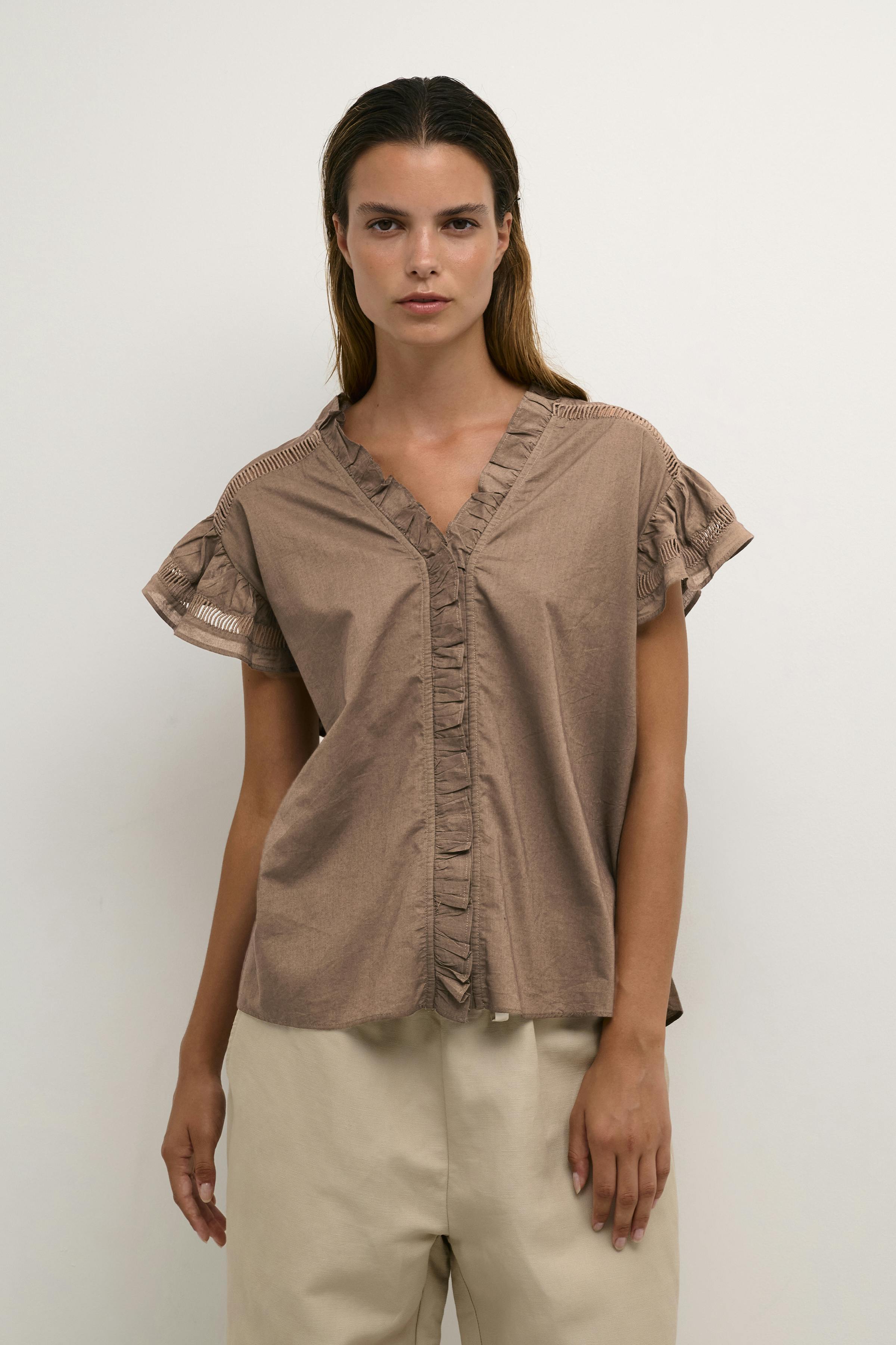 OmmiKB Blouse LOOKBOOK FRONT 10104993-190809