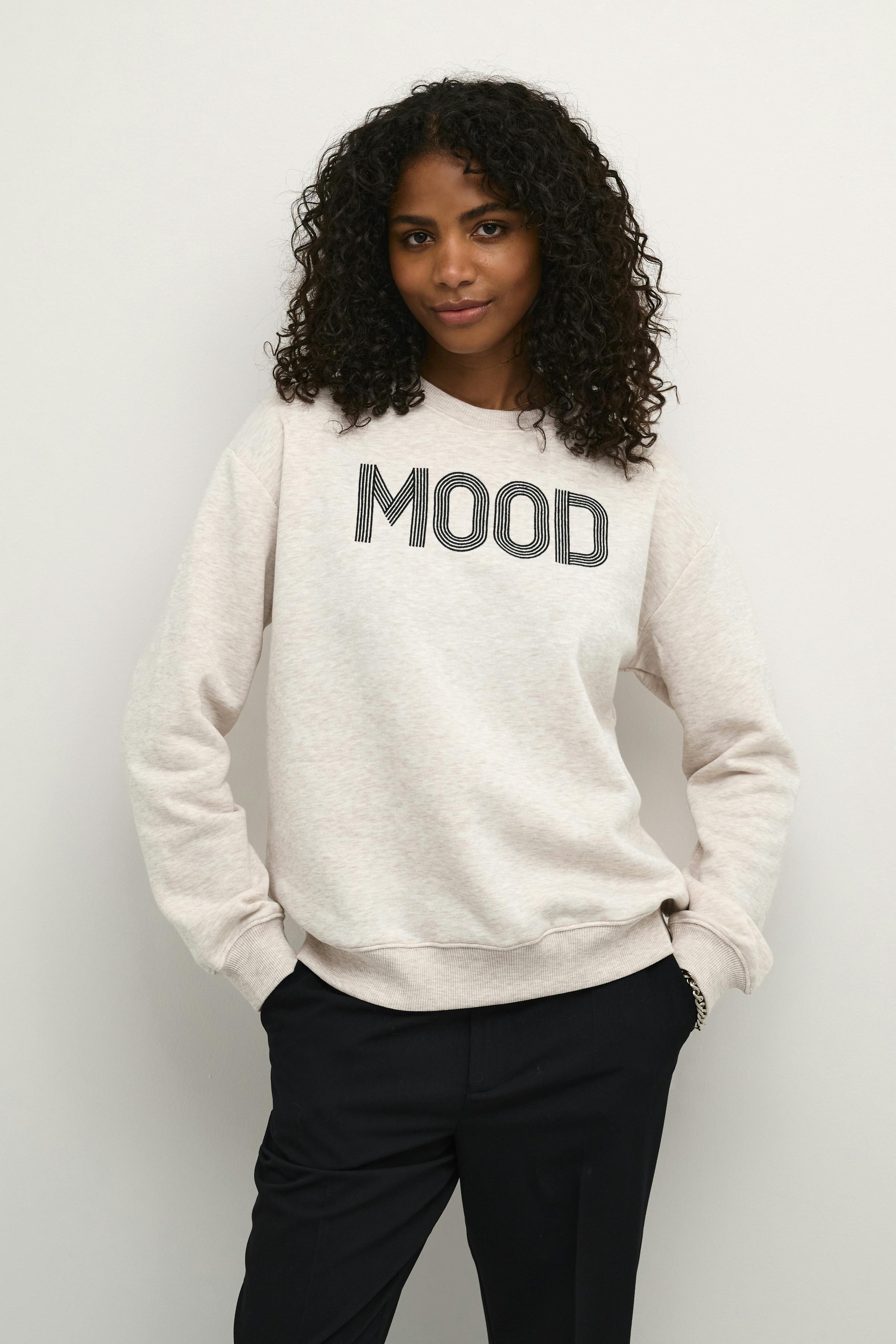 KAmolly Sweatshirt LOOKBOOK FRONT 10509087-1513051