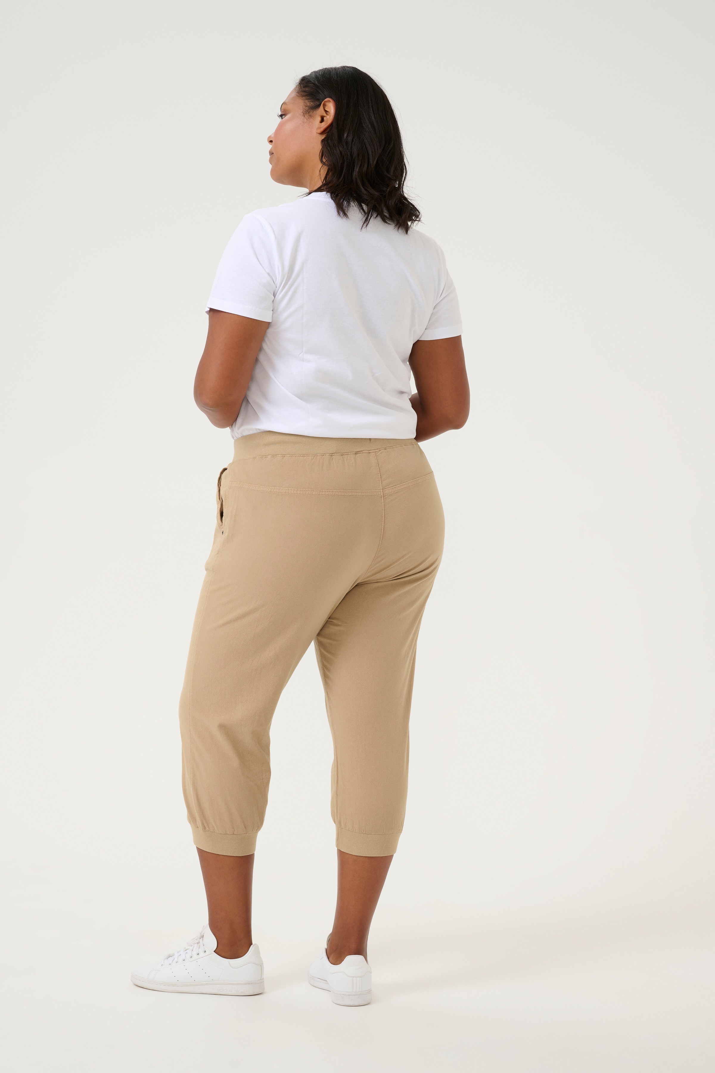 KCnana Capri pants LOOKBOOK BACK 10580057-101239