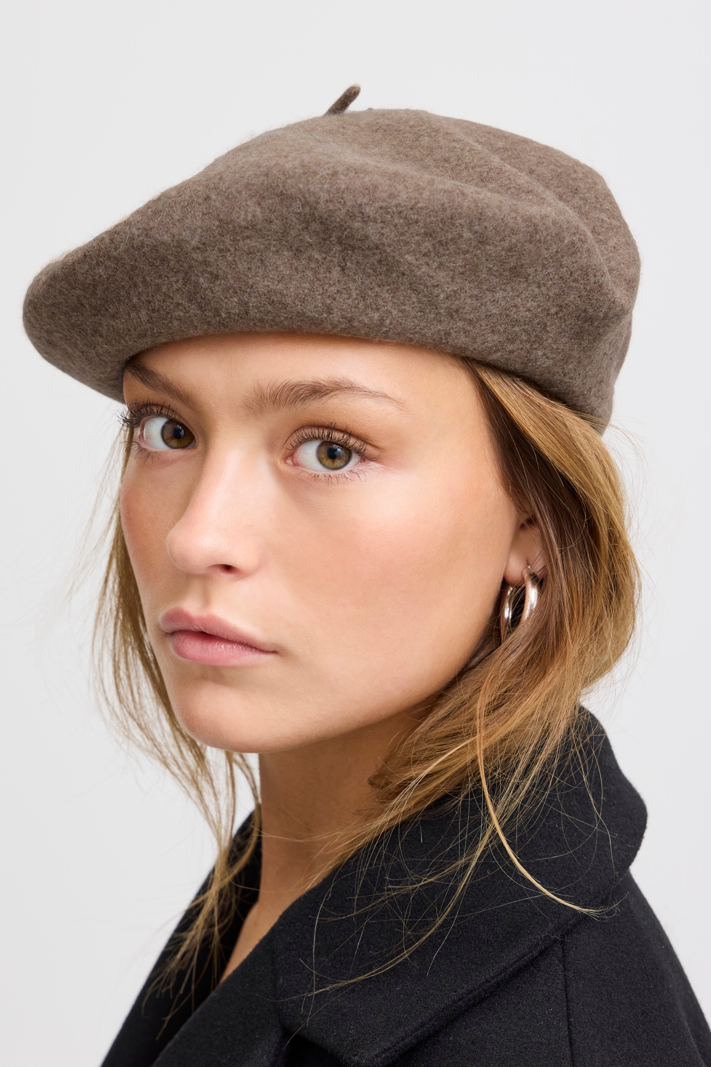 IAALICE Hatt LOOKBOOK FRONT 20115311-171212