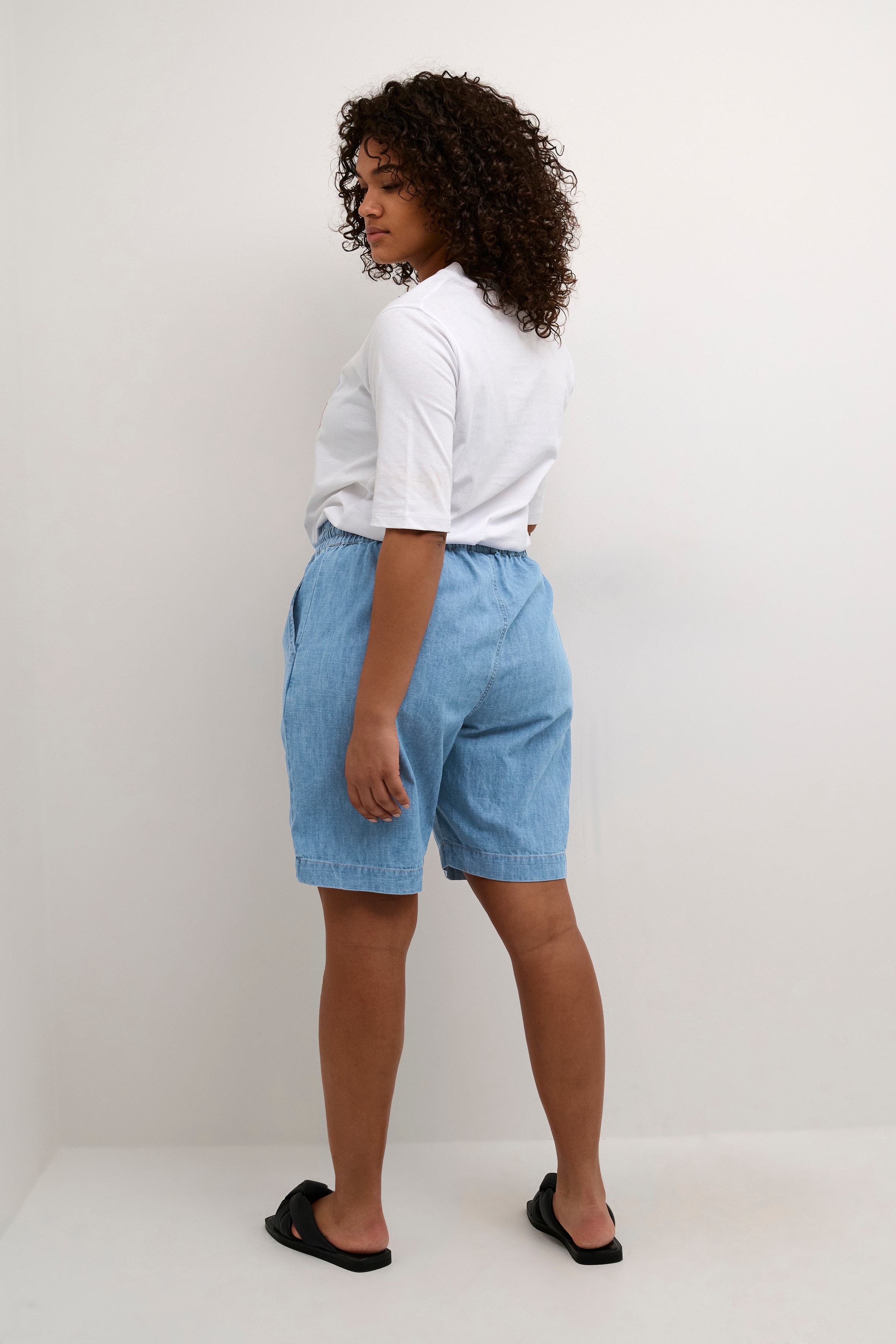 KClouisa Shorts LOOKBOOK BACK 10582331-105707