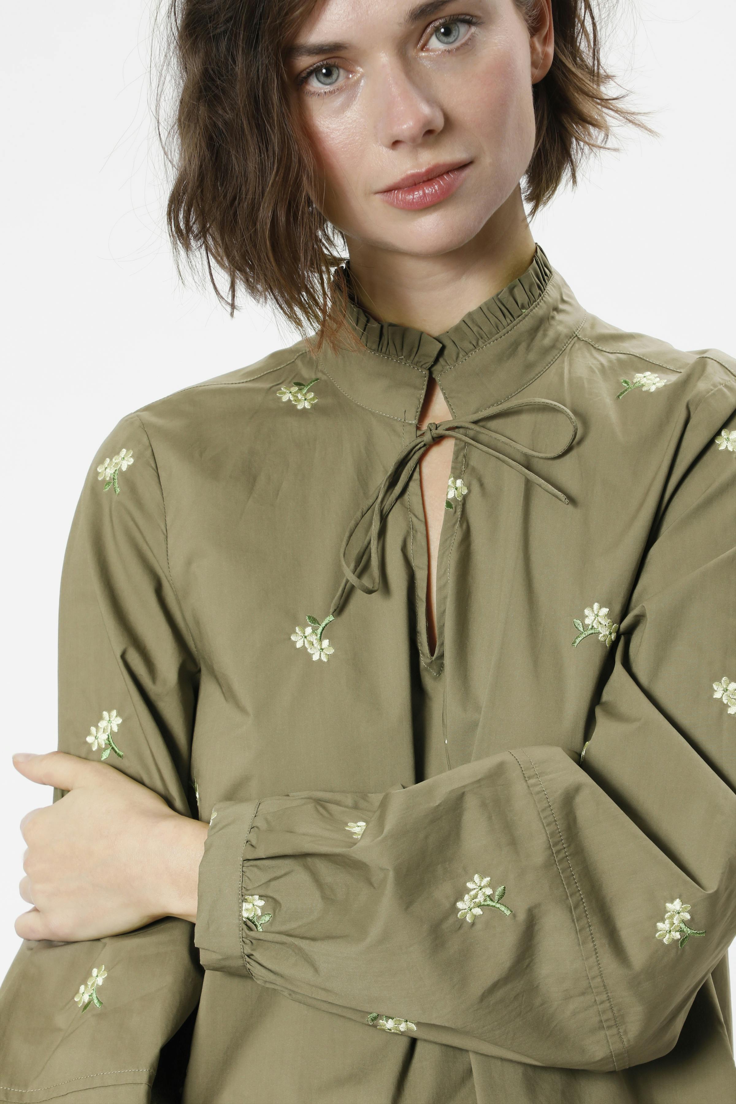 BeaKB Blouse LOOKBOOK DETAIL 10103825-170517