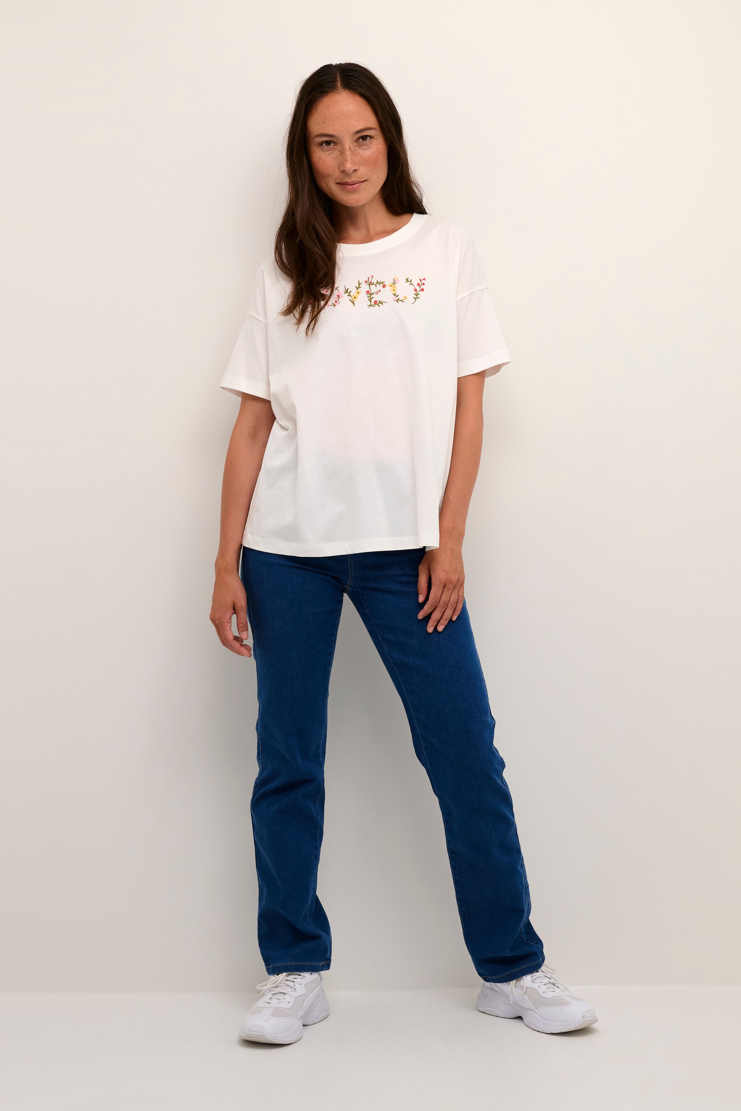KAfiria T-shirt LOOKBOOK FRONT 10508406-110602