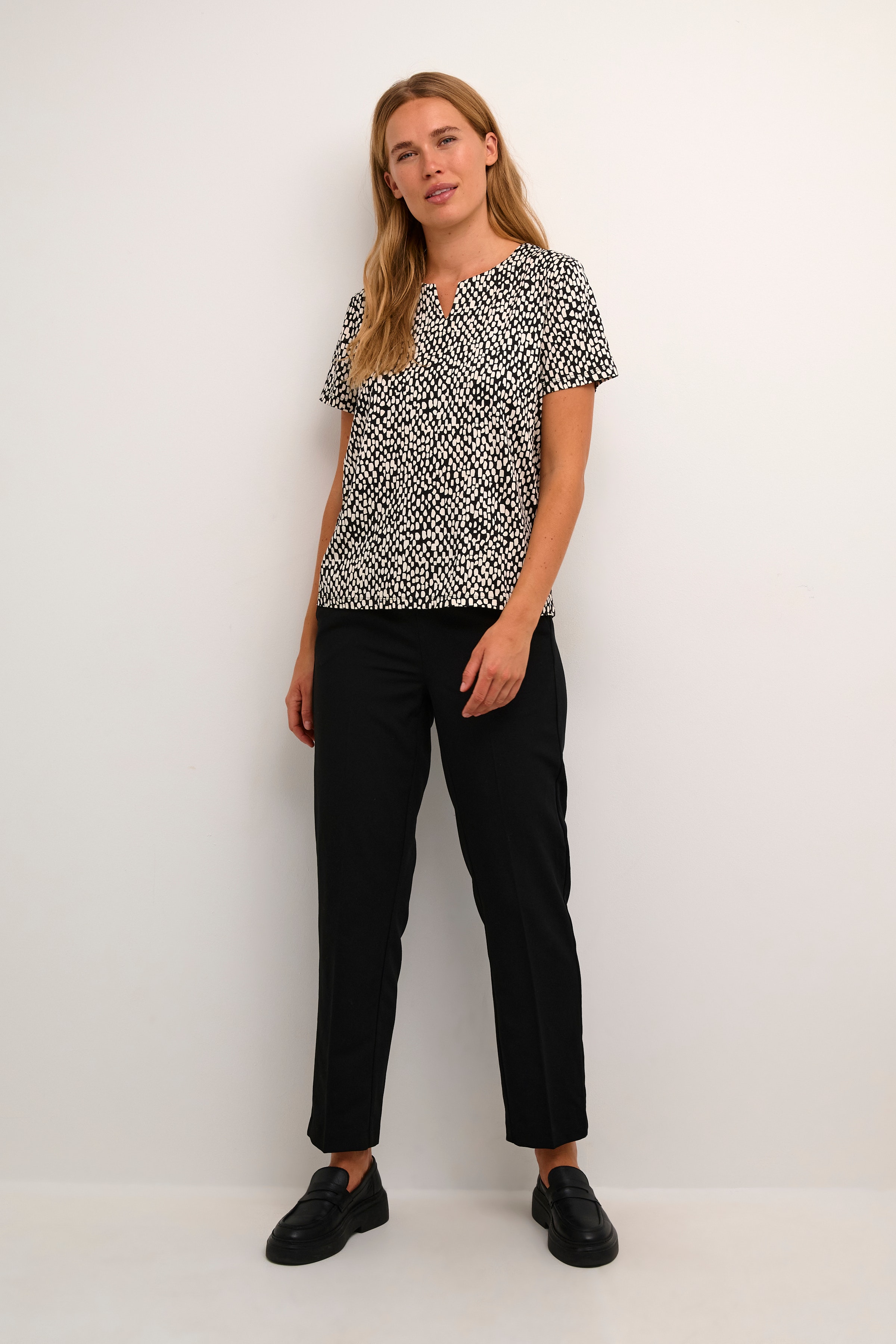 KAbella Blus LOOKBOOK FRONT 10508467-105633