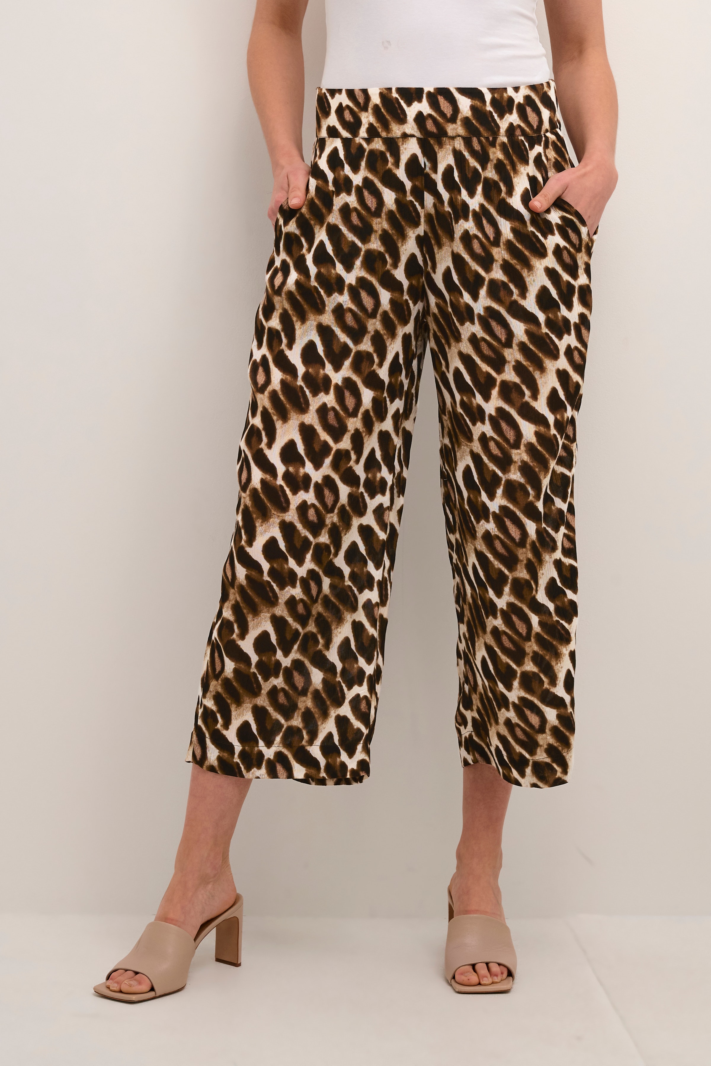 BPulla Trousers LOOKBOOK FRONT 10590456-104507B