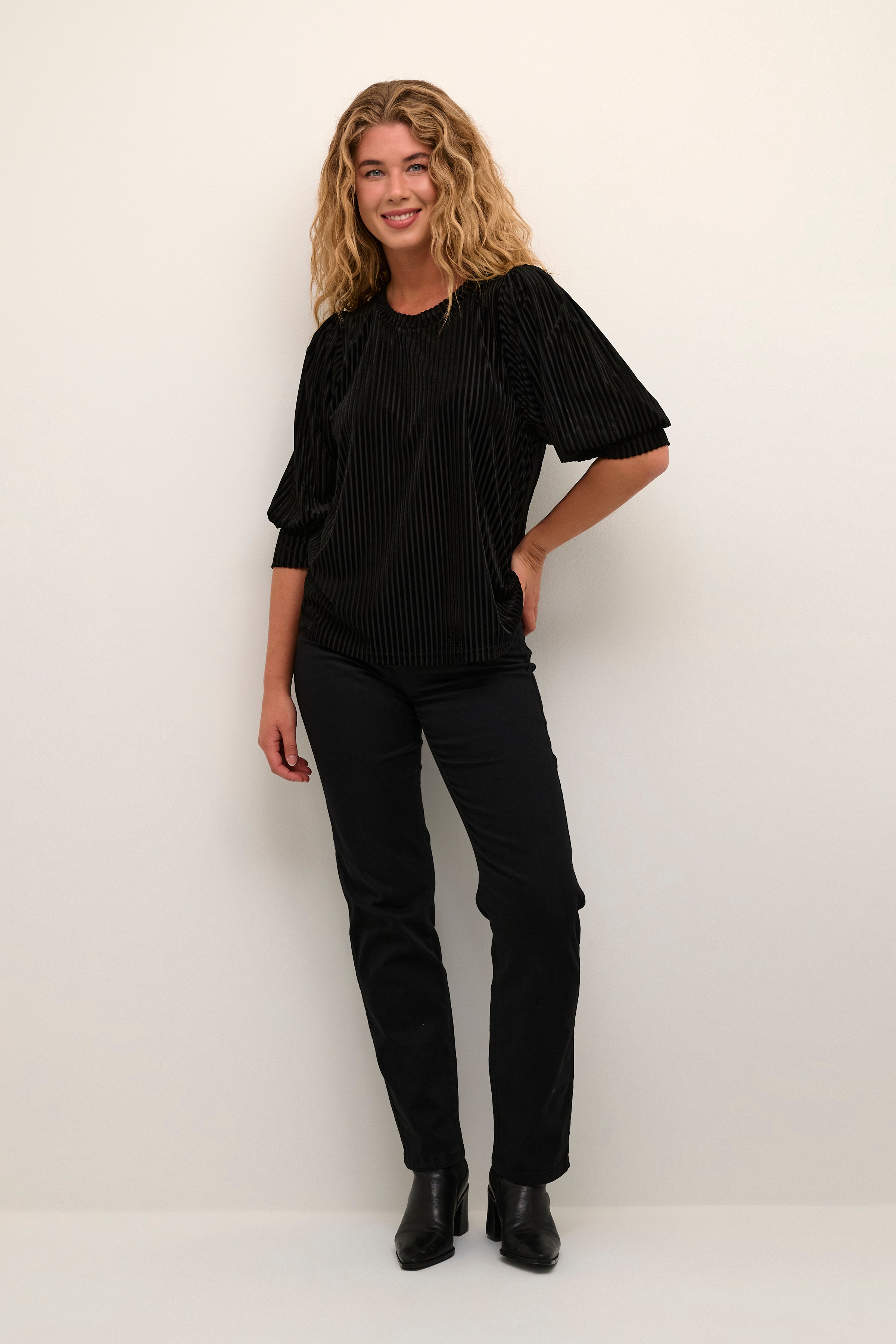 KAcaca Velourbluse LOOKBOOK FRONT 10503887-100121
