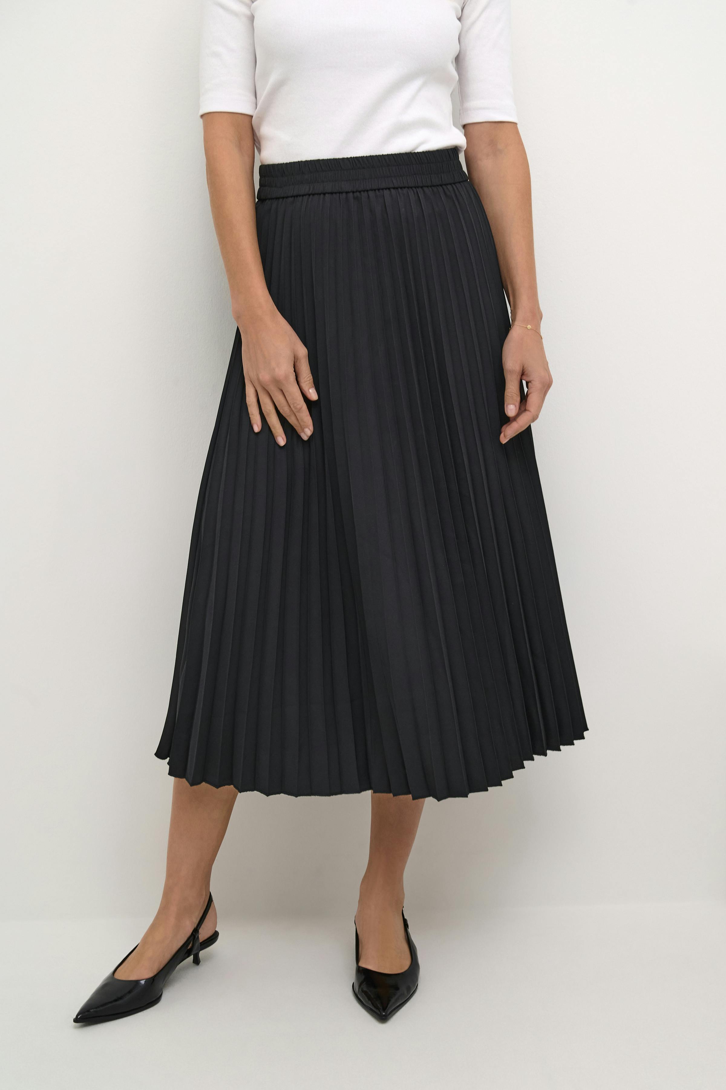 KAleandra Skirt LOOKBOOK FRONT 10508181-100121