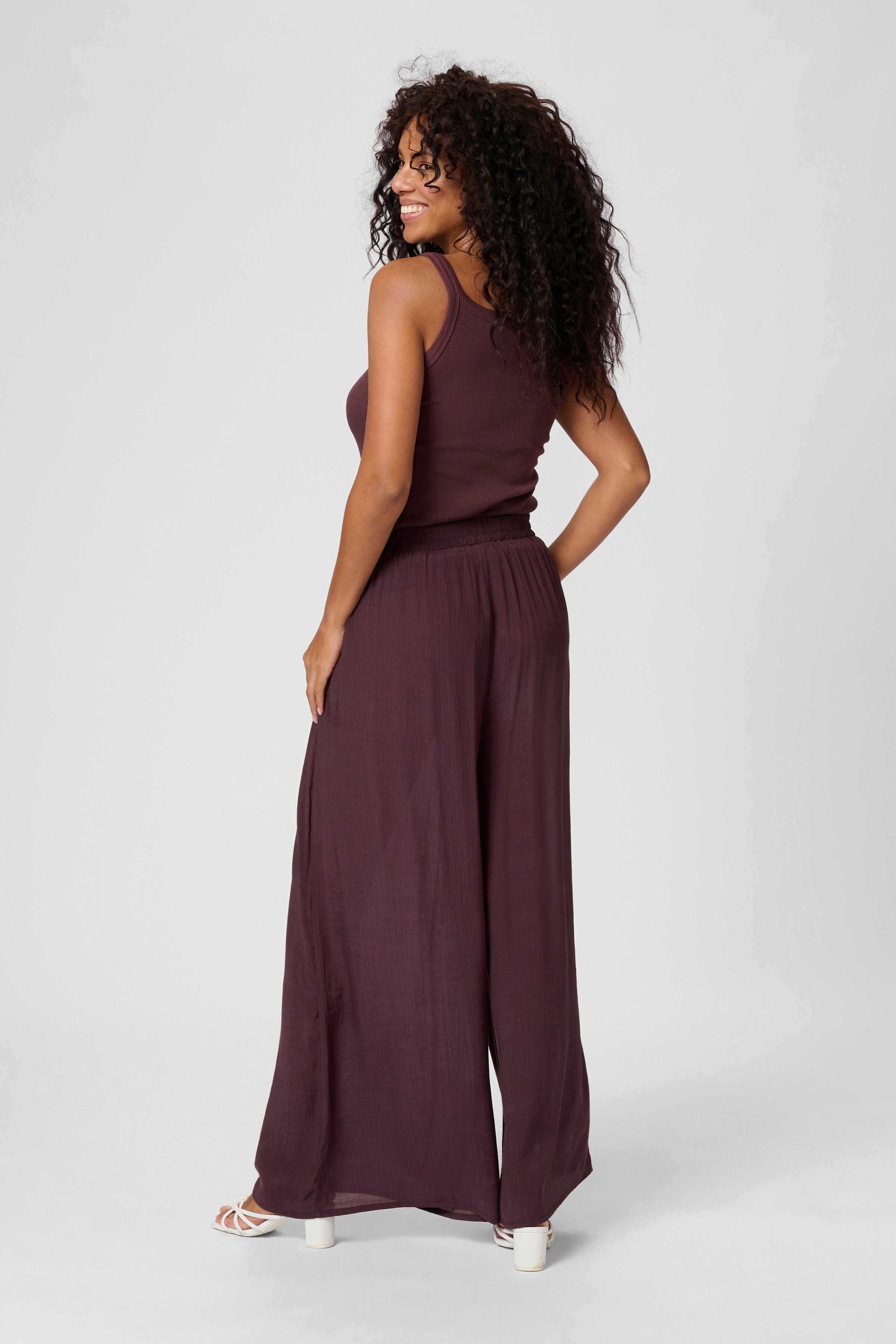 KAanja Bukser LOOKBOOK BACK 10510070-191619