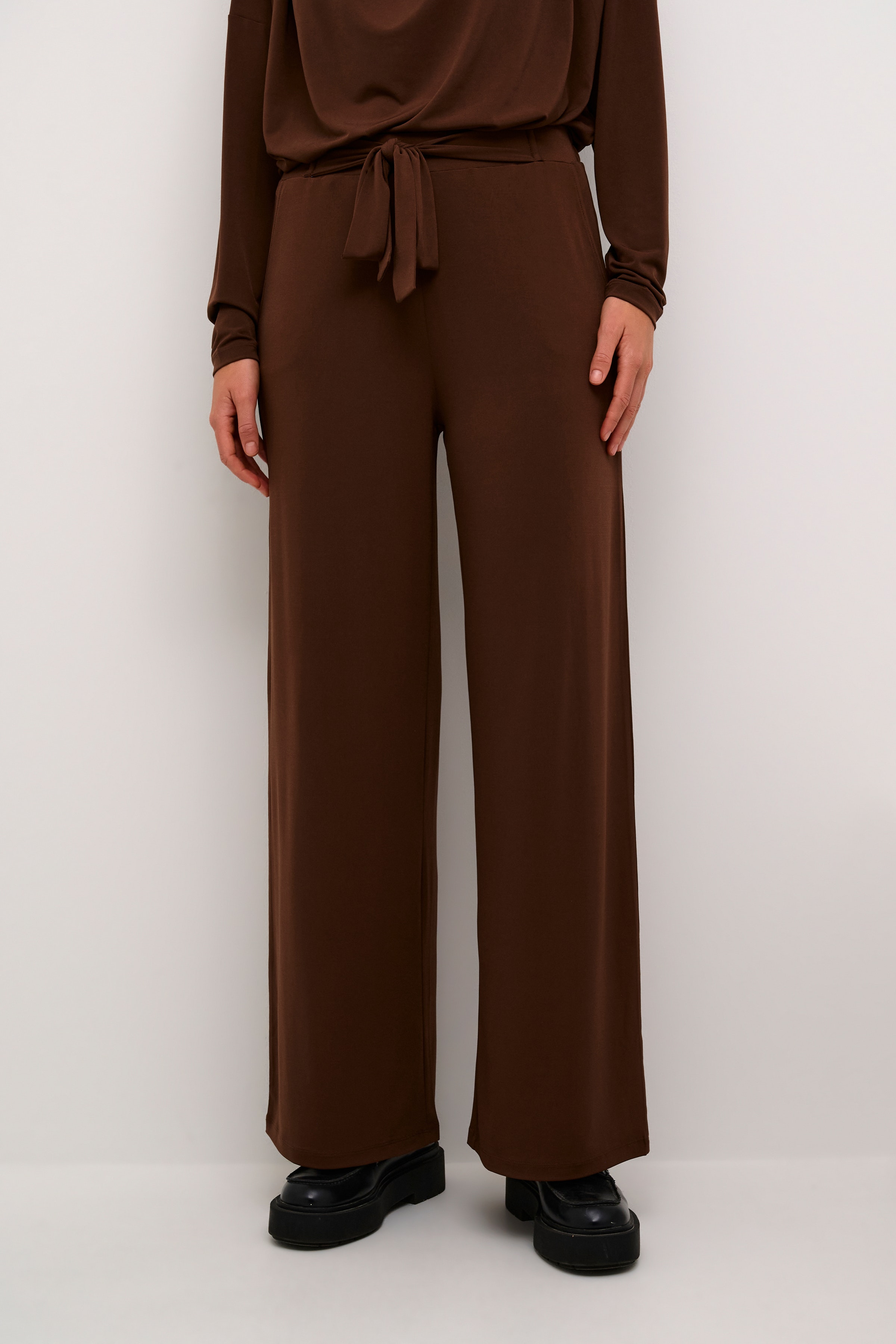 BPlovina Trousers LOOKBOOK FRONT 10590720-191218B