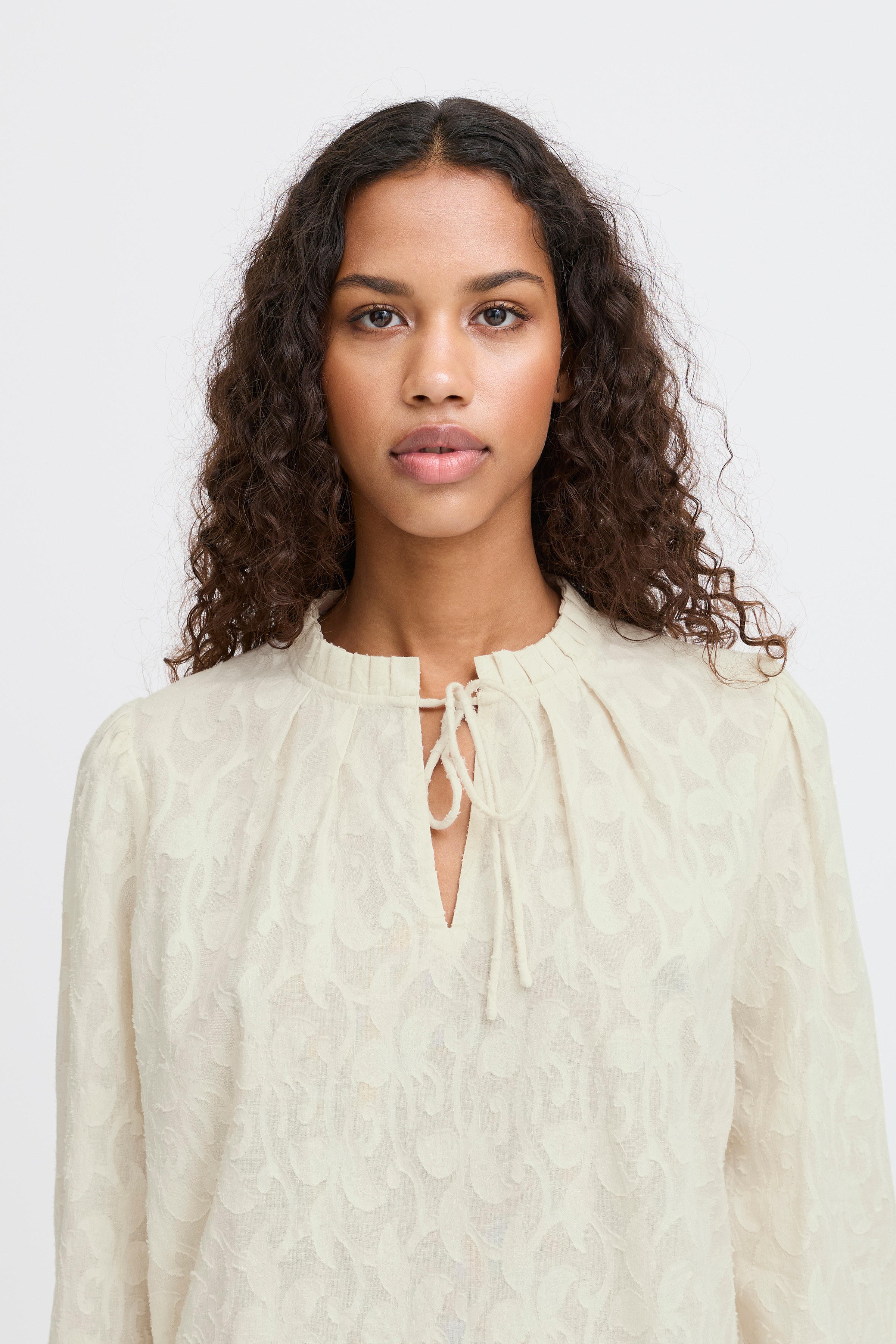 IHEONA Langermet bluse LOOKBOOK DETAIL 20122500-130905