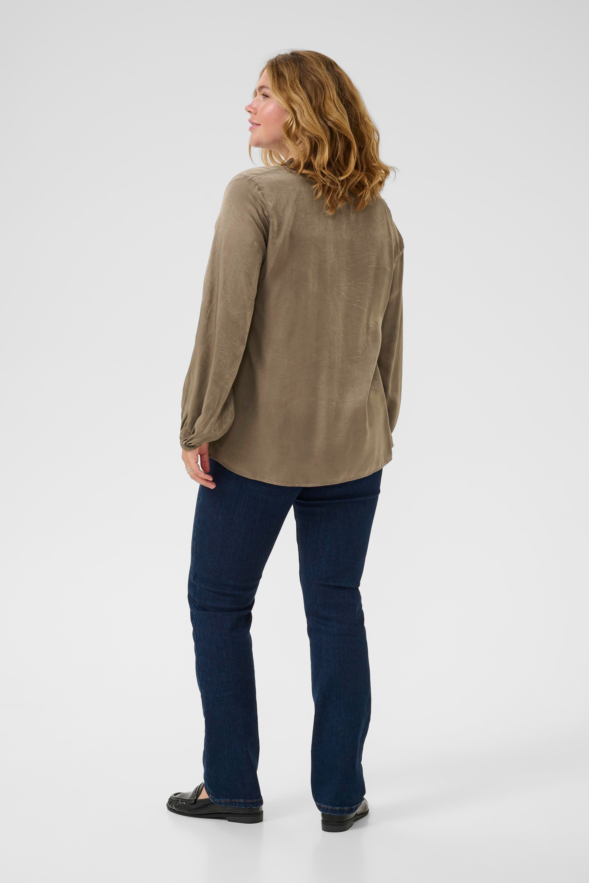 KCmilia Blouse LOOKBOOK FRONT 10583774-190808