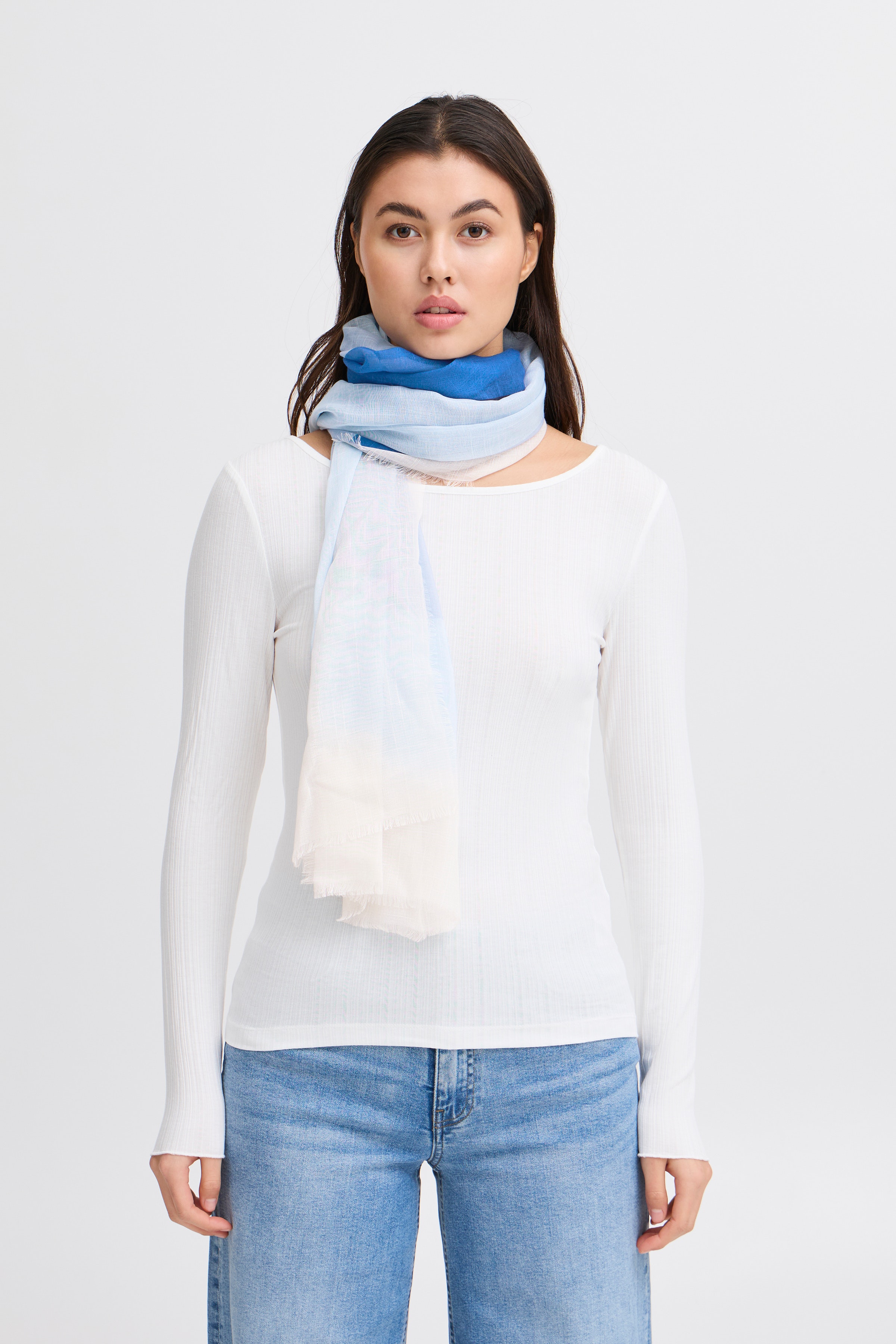 IARHEA Scarf LOOKBOOK FRONT 20122731-193933