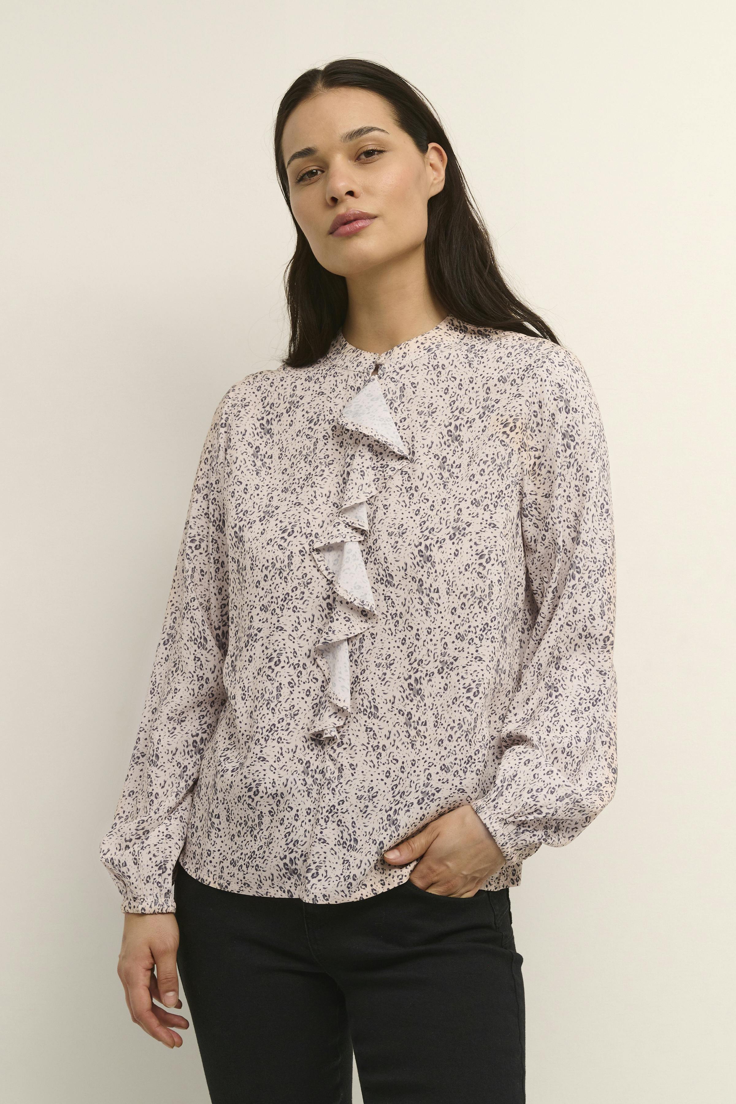 CRTiah Blouse LOOKBOOK FRONT 10610664-103415