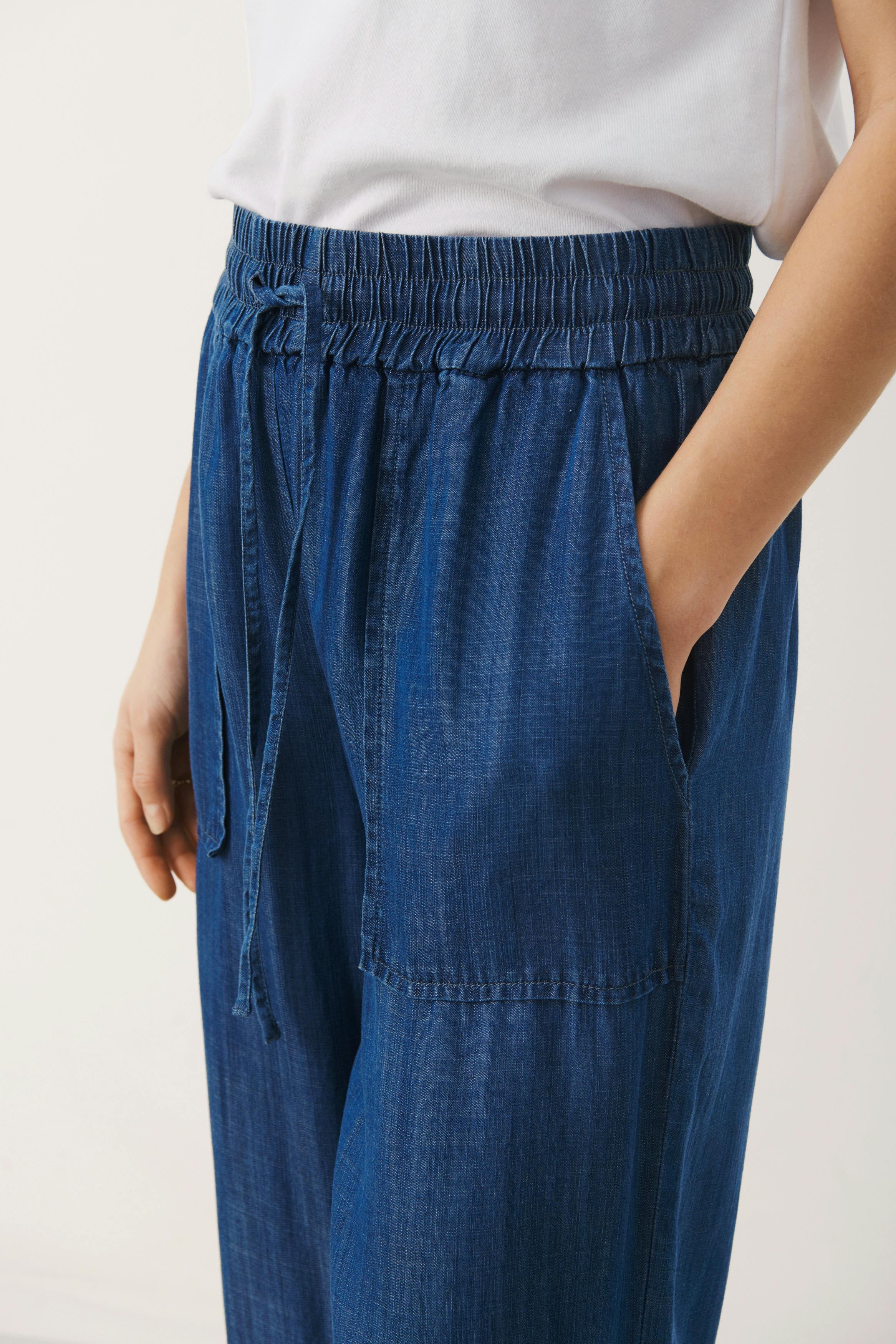 BethPW Trousers LOOKBOOK DETAIL 30307828-300145