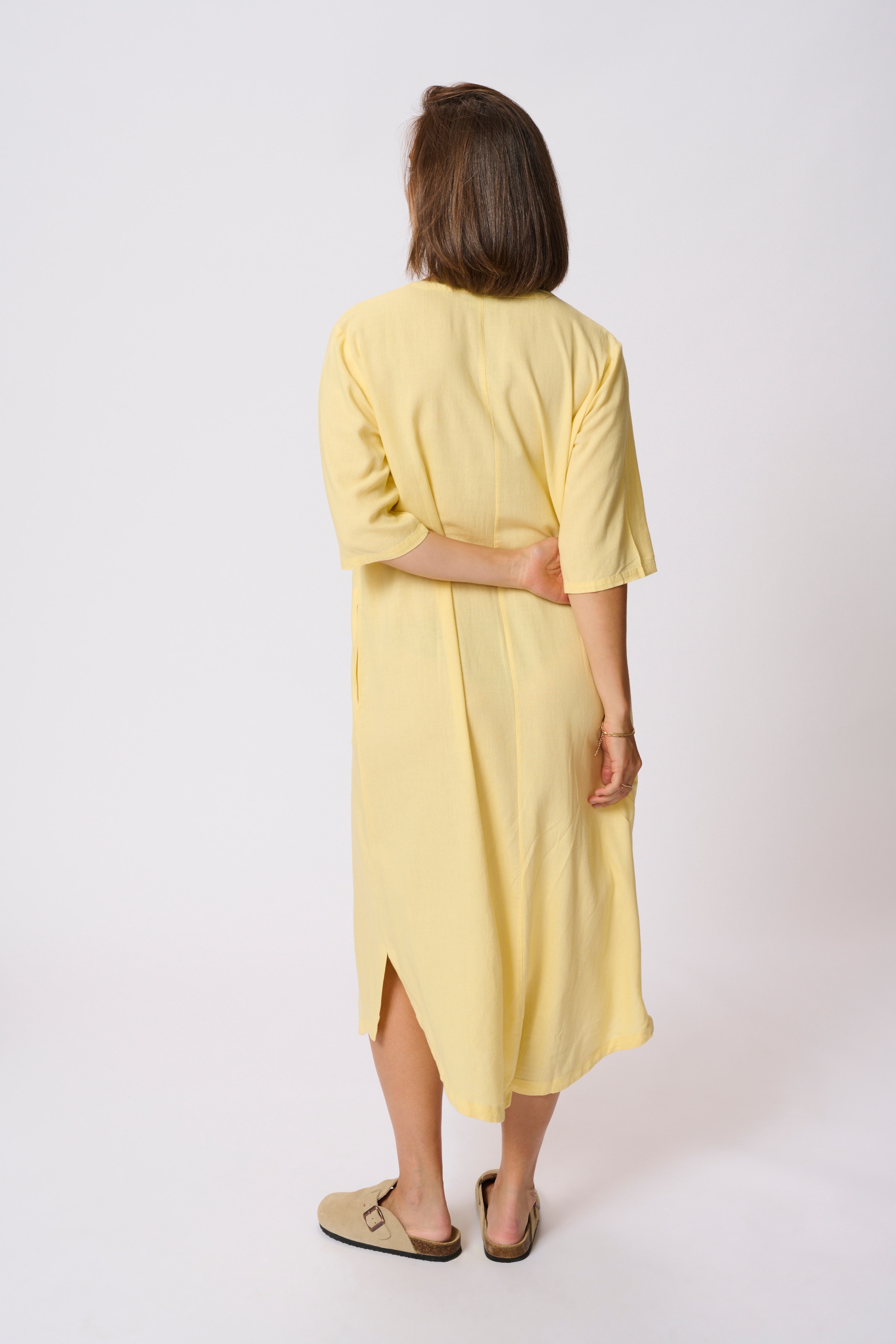 KAmilia Lin kjole LOOKBOOK BACK 10508312-130922