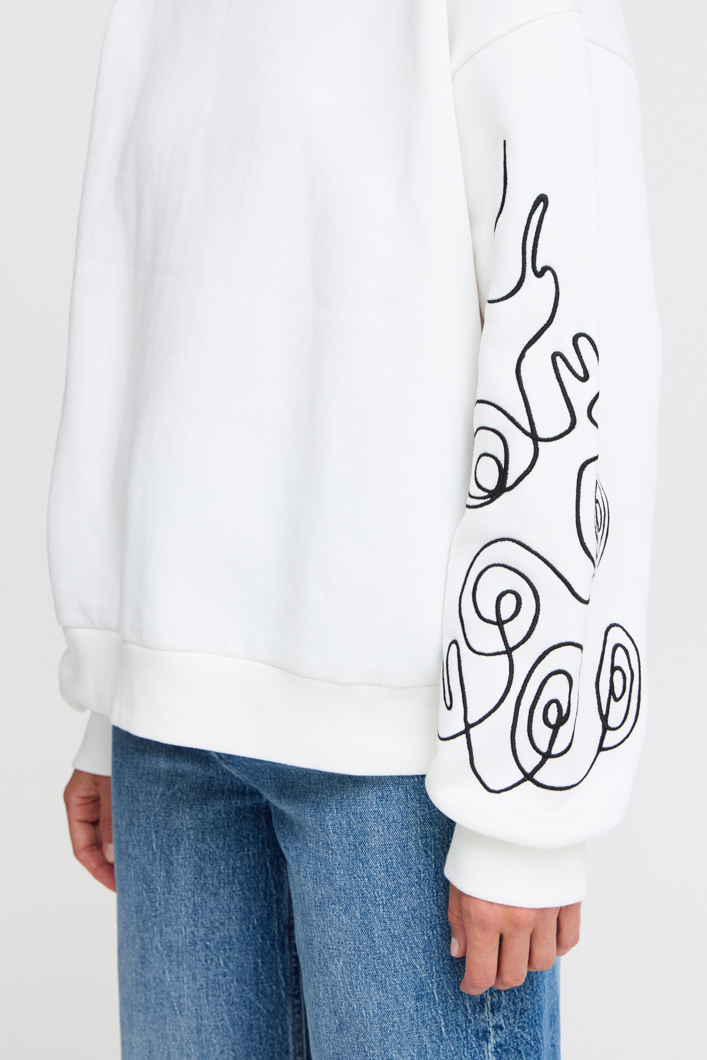 BYSTYLAR Sweatshirt LOOKBOOK DETAIL 20816011-114800