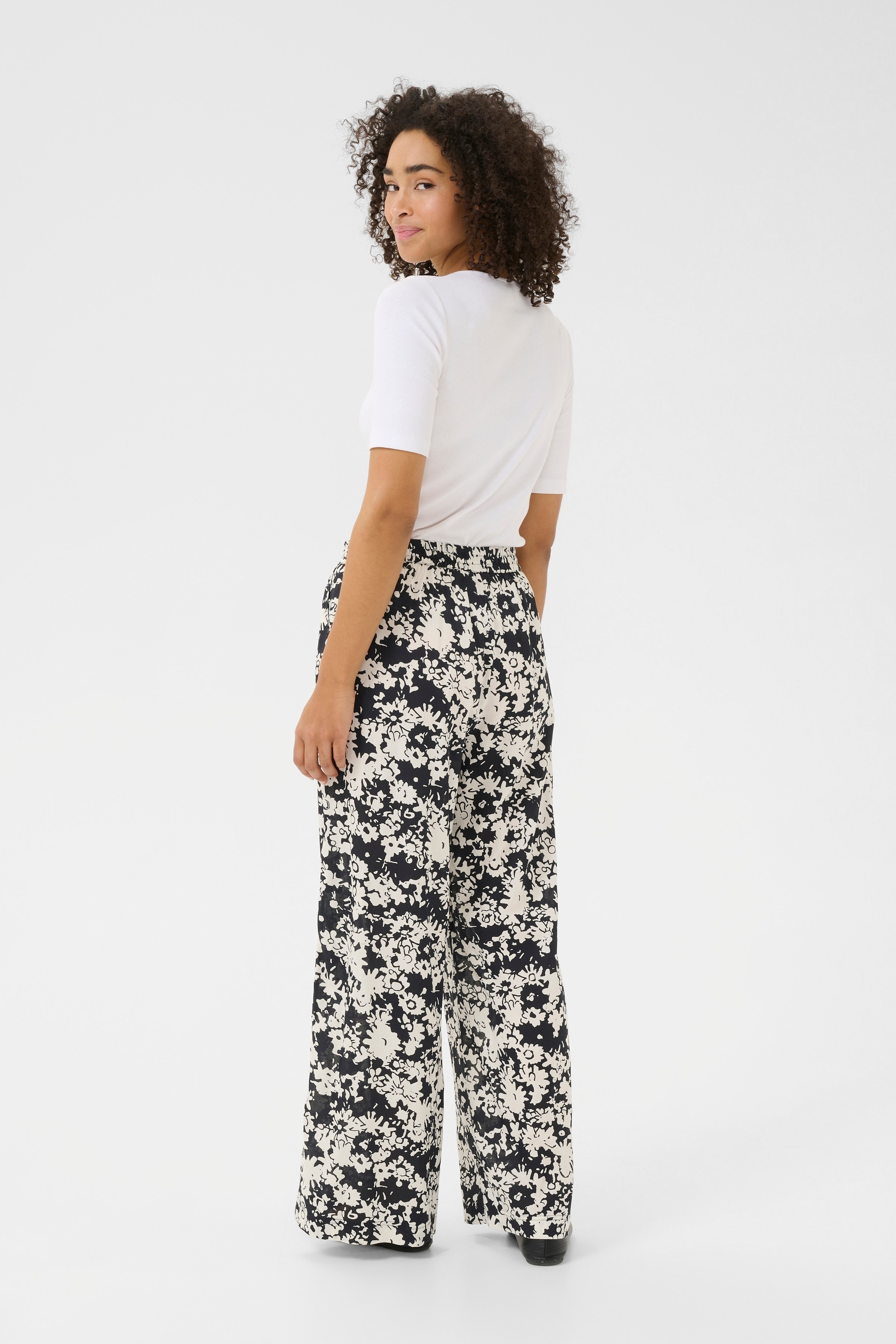 BPliah Trousers LOOKBOOK BACK 10590876-107507B