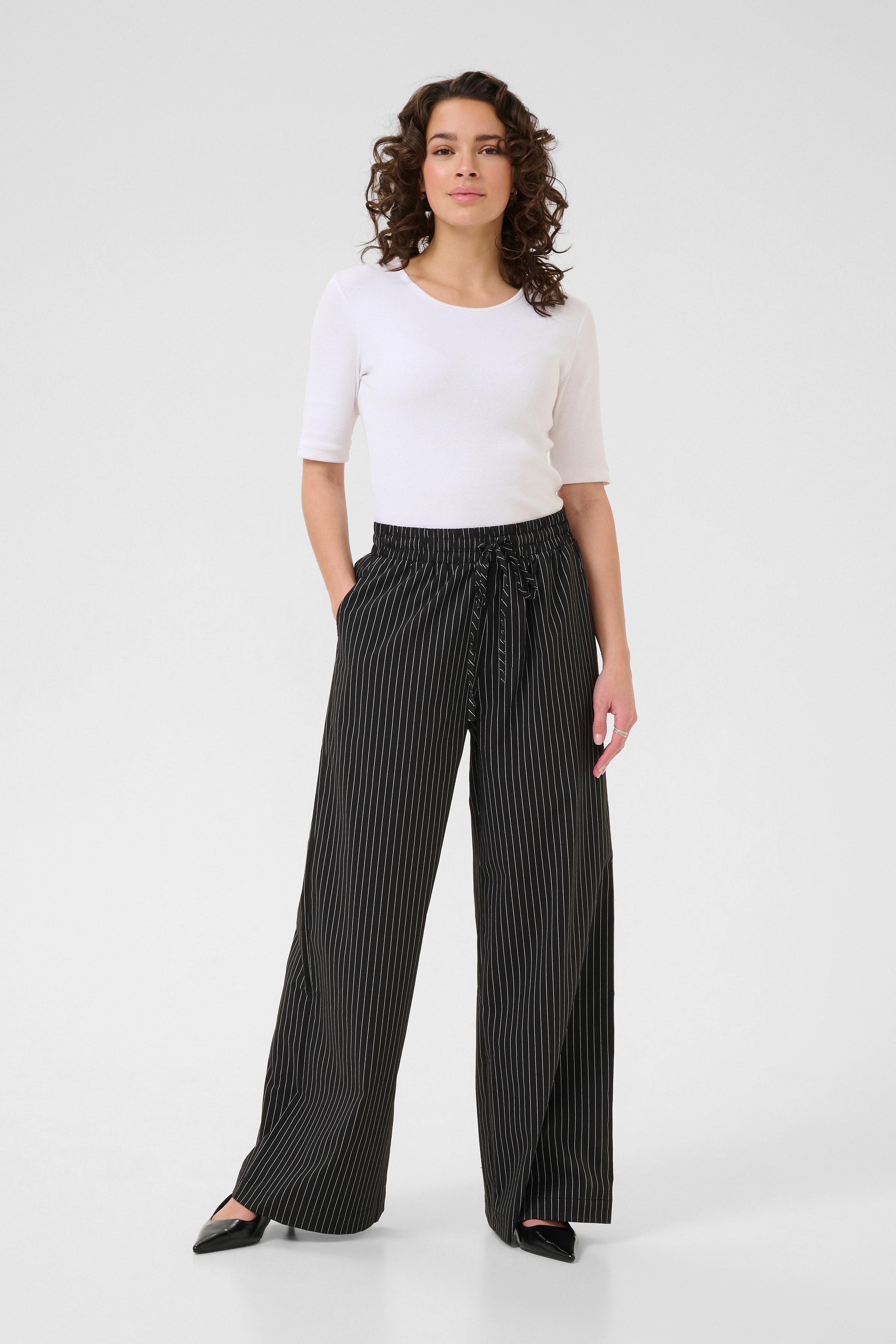 KAeliana Bukser LOOKBOOK FRONT 10510610-108244