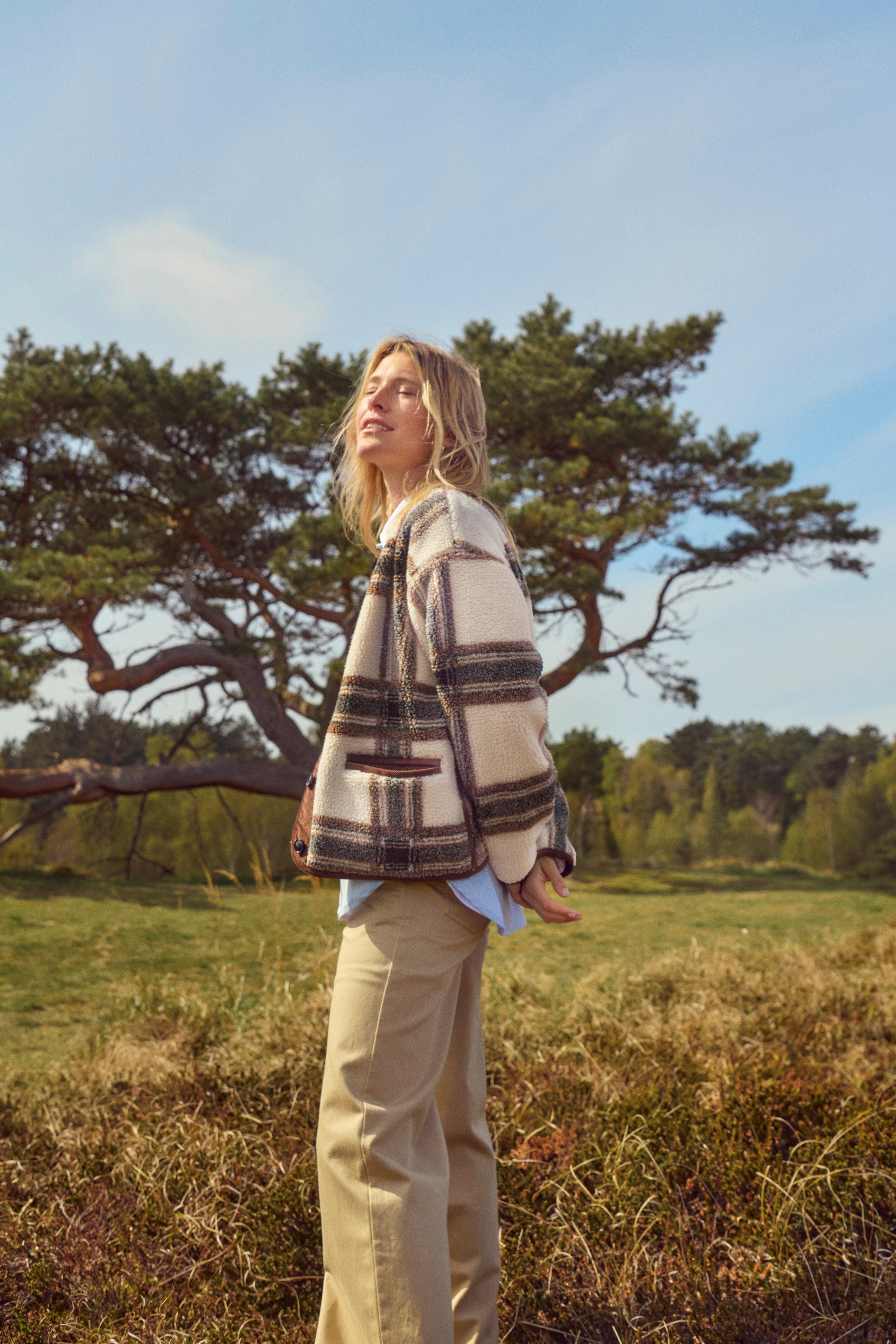 YsabellPW Ytterplagg LOCATION NONE 30310251-304500