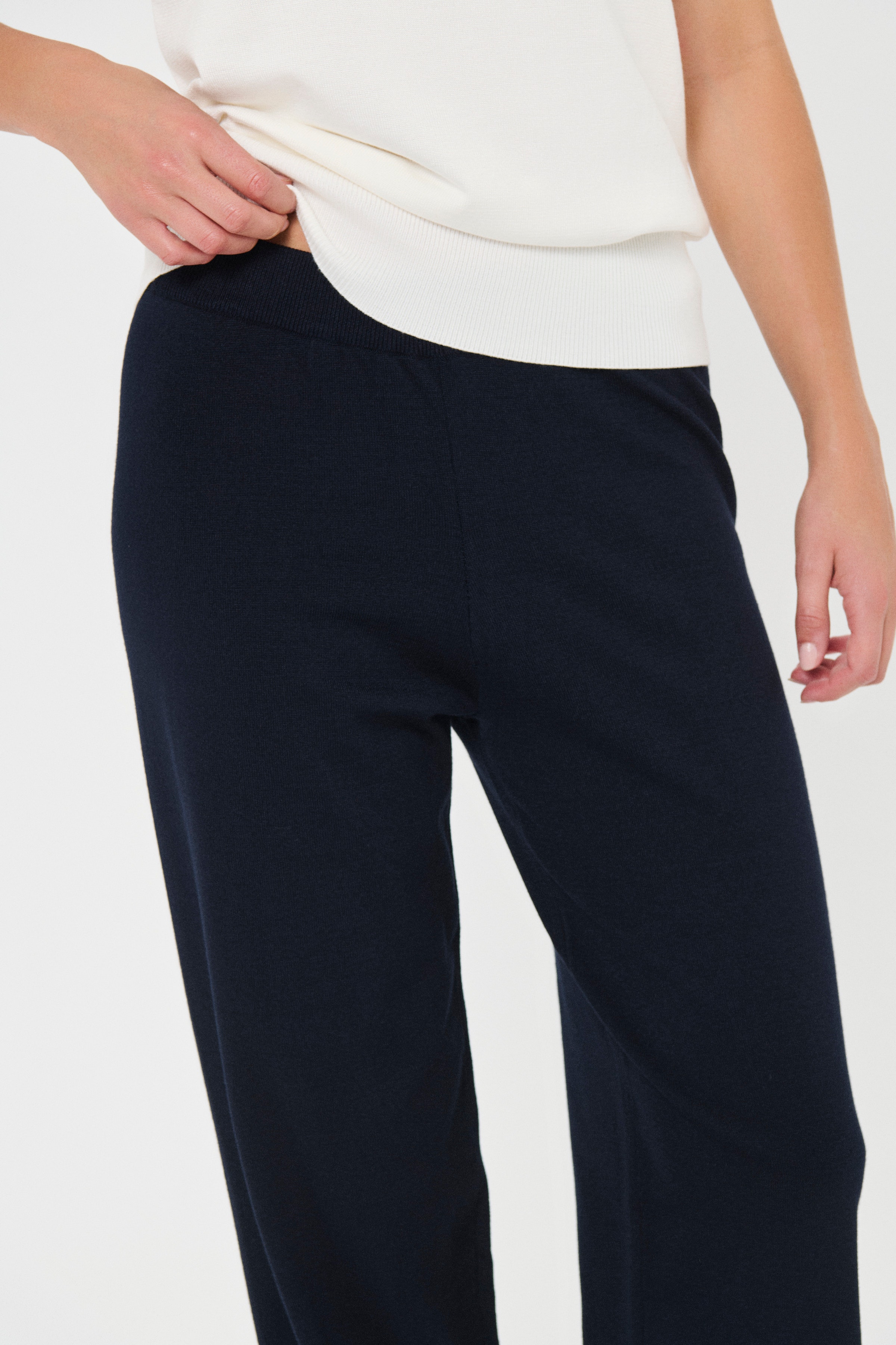 MilaSZ Hose LOOKBOOK DETAIL 30511095-193924
