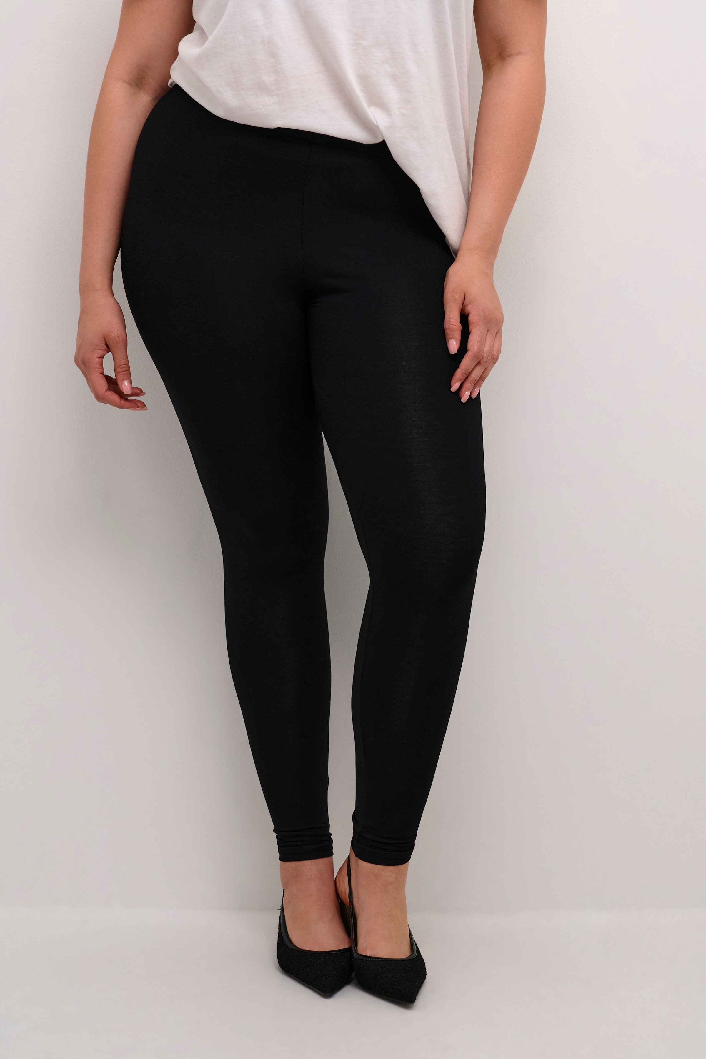 KCjena Leggings LOOKBOOK FRONT 10582633-100121