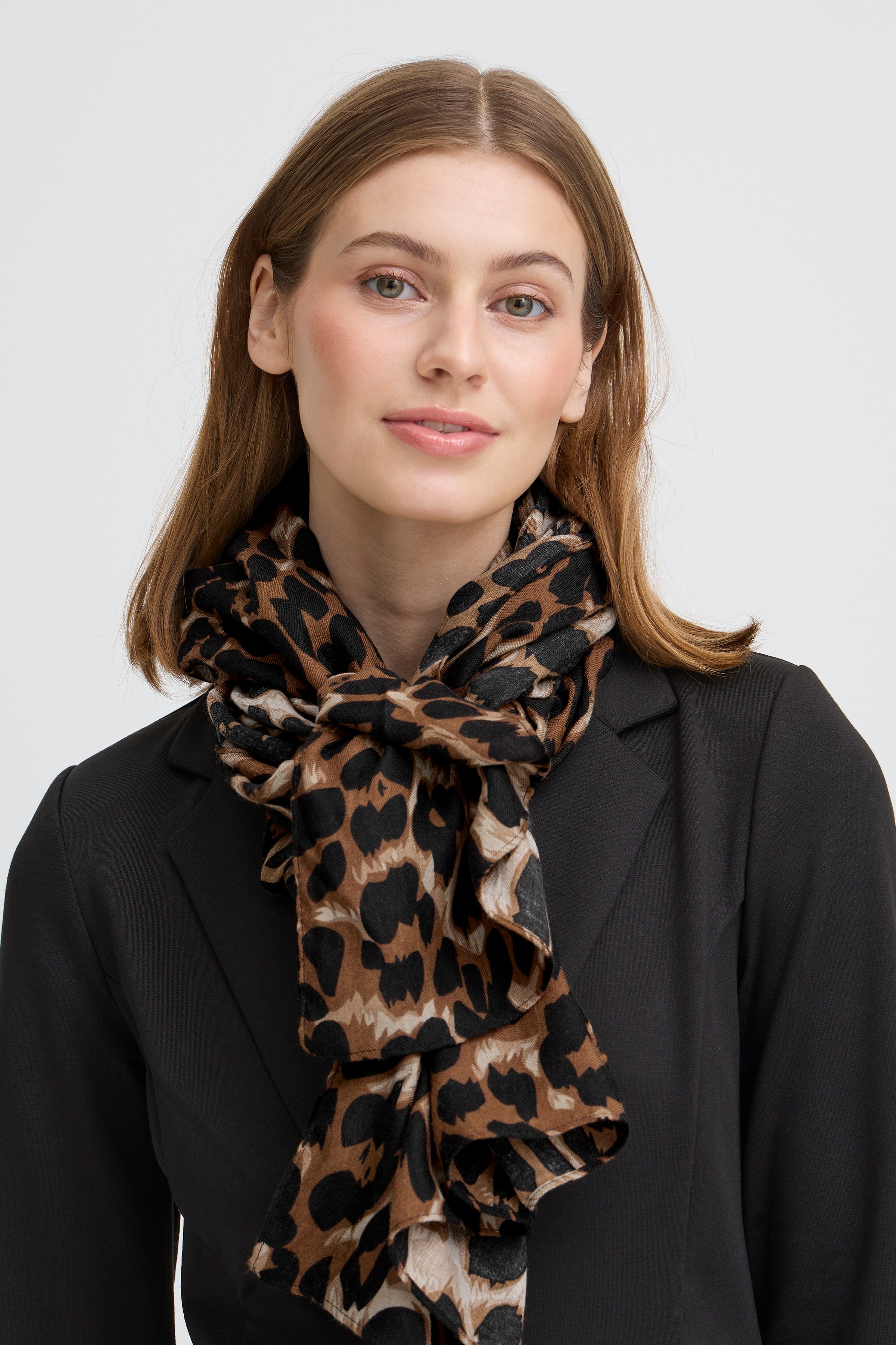 IAGATE Scarf LOOKBOOK DETAIL 20125318-194008