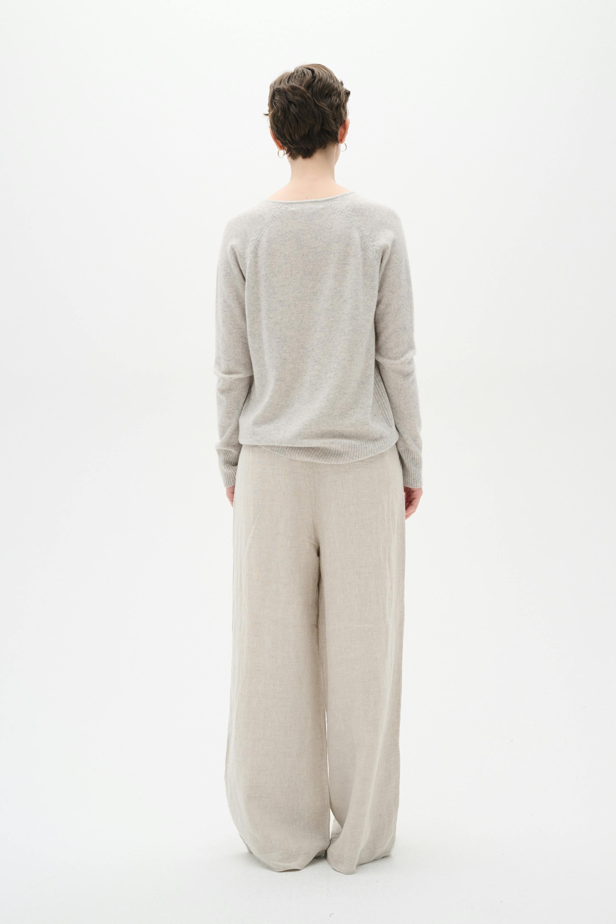 Lukka V-neck Cashmere Pullover LOOKBOOK BACK 30104240-10045