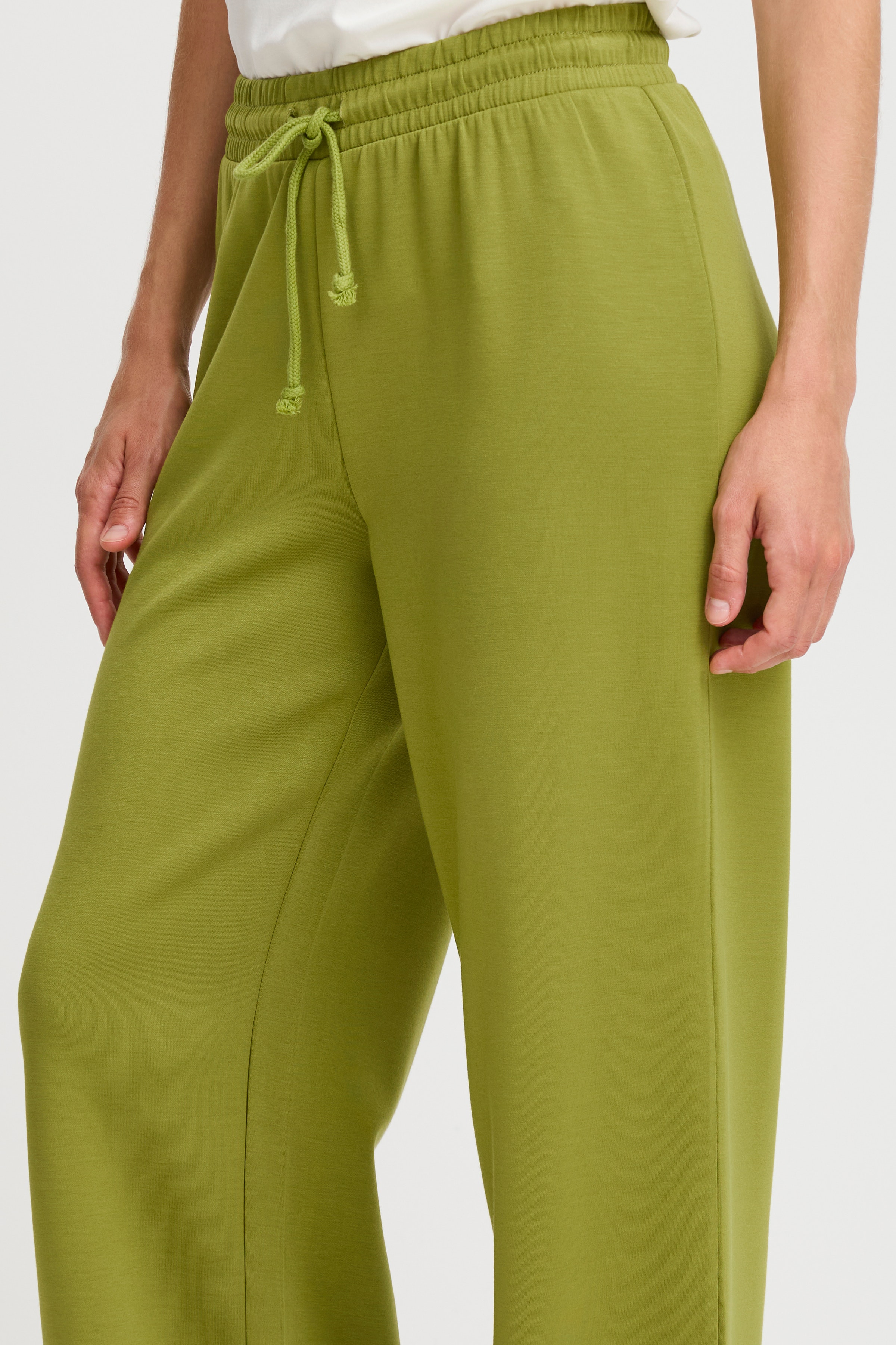 BYPUSTI Trousers LOOKBOOK DETAIL 20815708-180538