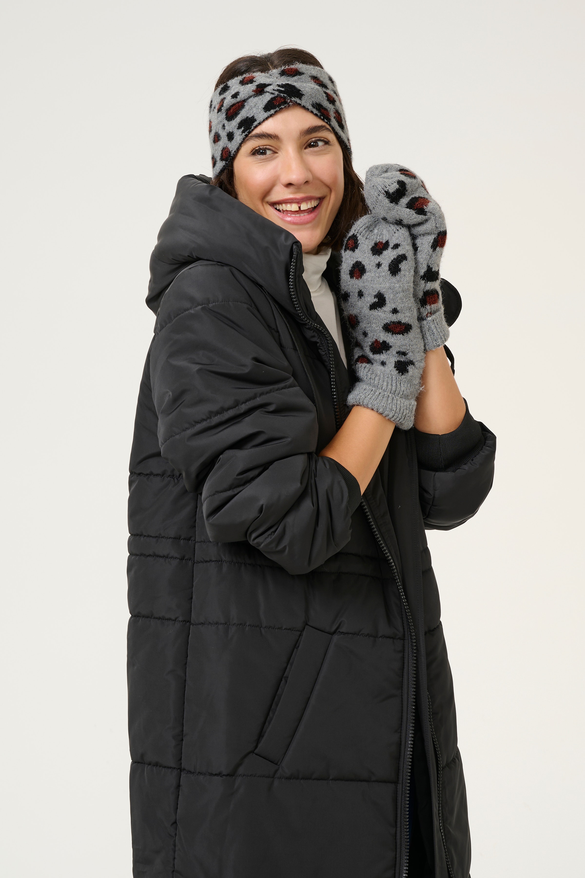 KAmae Hansker LOOKBOOK FRONT 10509911-107421