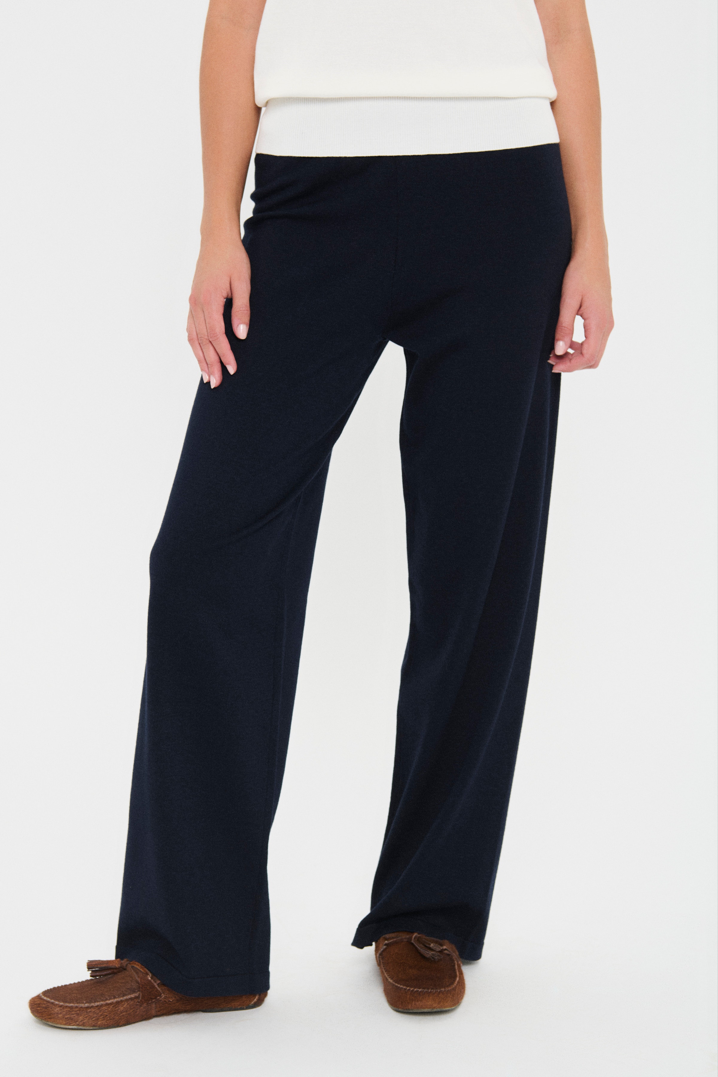 MilaSZ Hose LOOKBOOK FRONT 30511095-193924