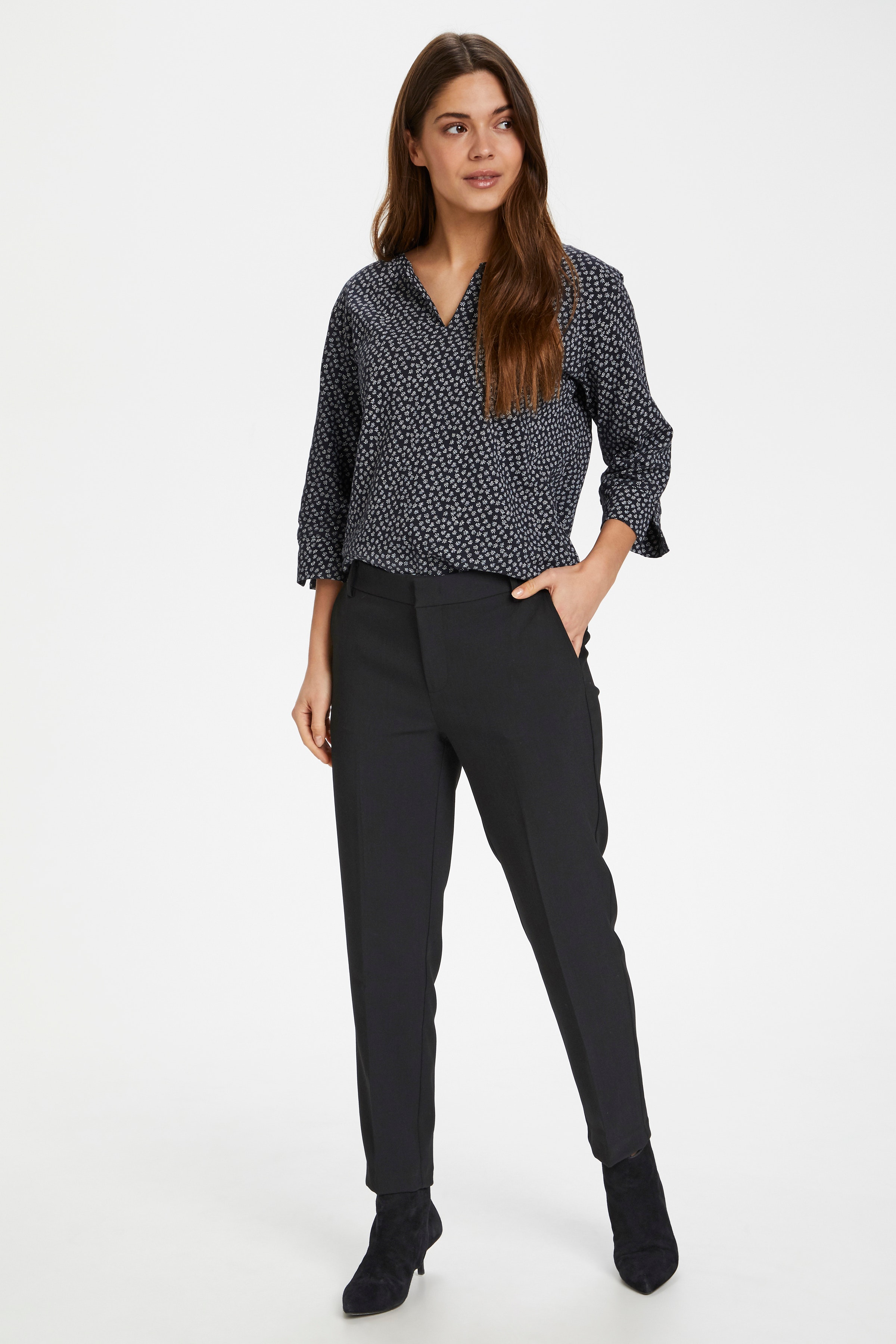 CleaPW Hose LOOKBOOK FRONT 30304237-33050
