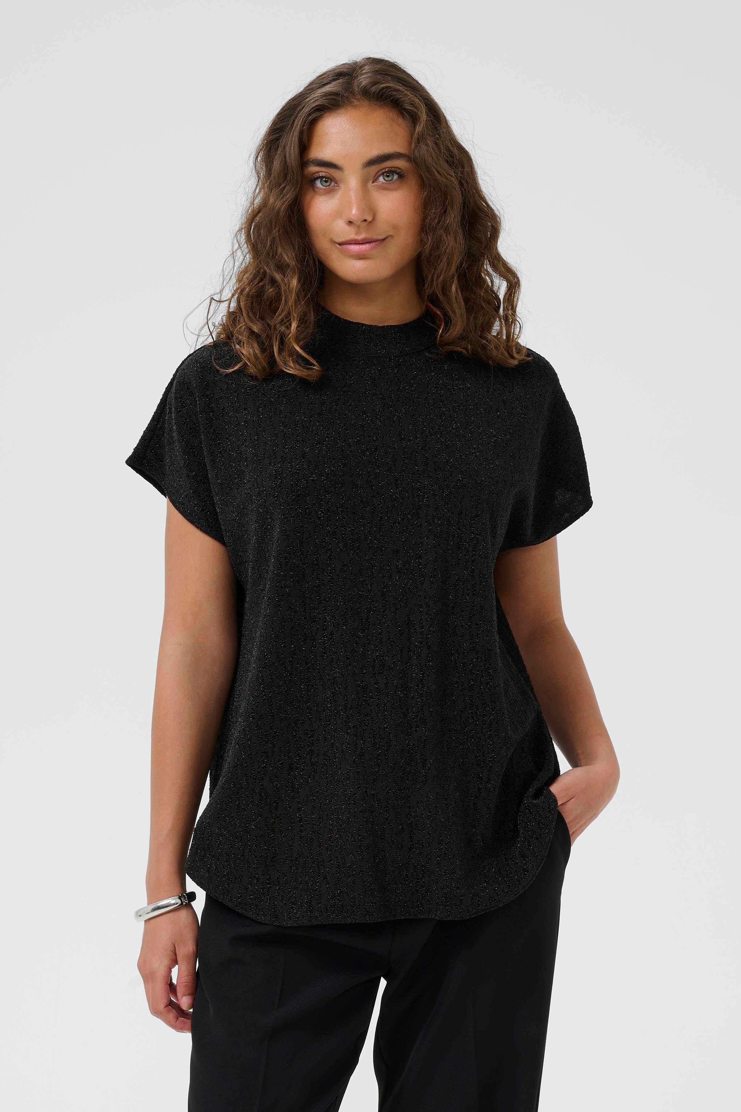 CUakari Blouse LOOKBOOK FRONT 50112533-500012