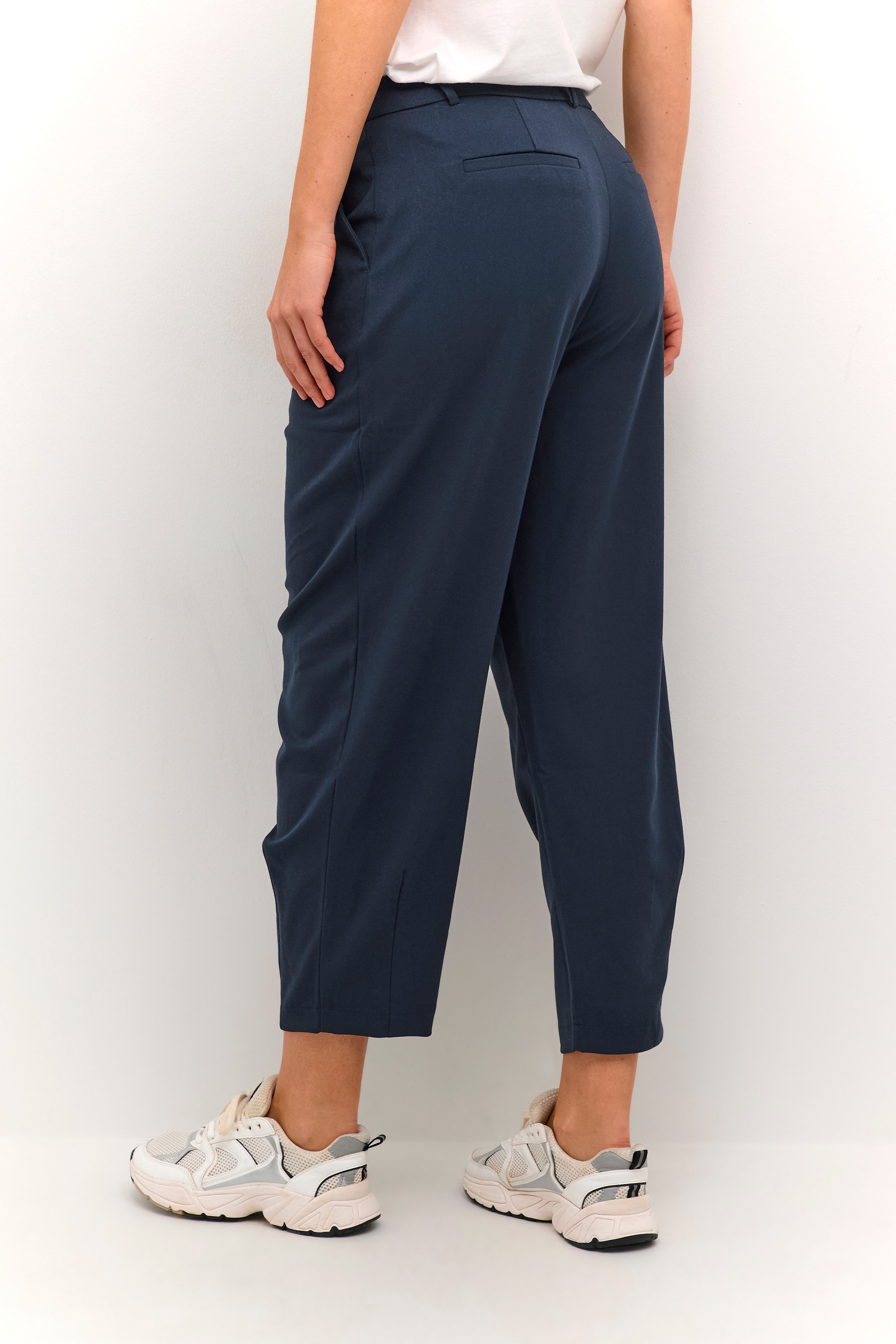 KAmerle Trousers LOOKBOOK BACK 10504769-194020