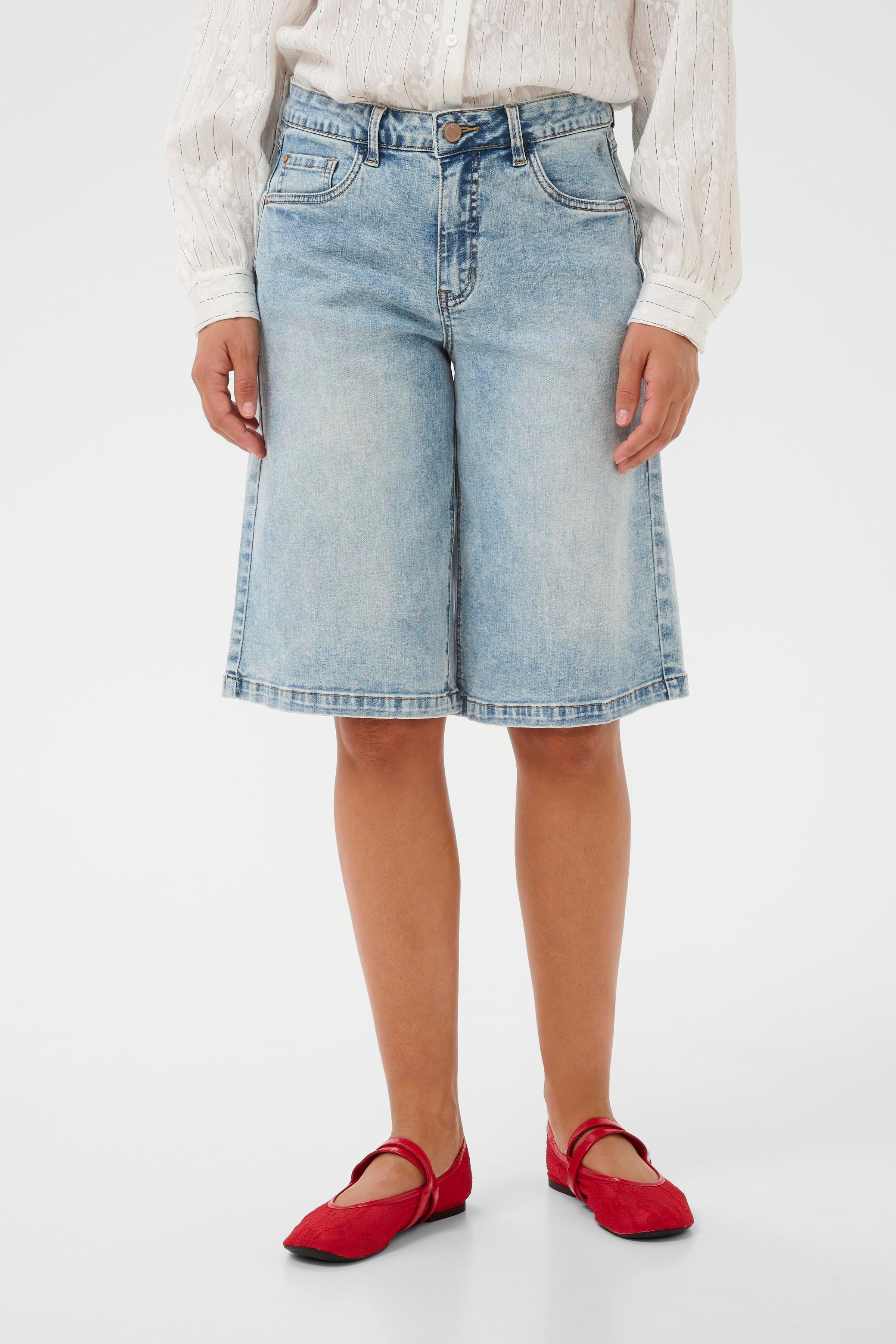 CRJoani Shorts LOOKBOOK FRONT 10614570-107200