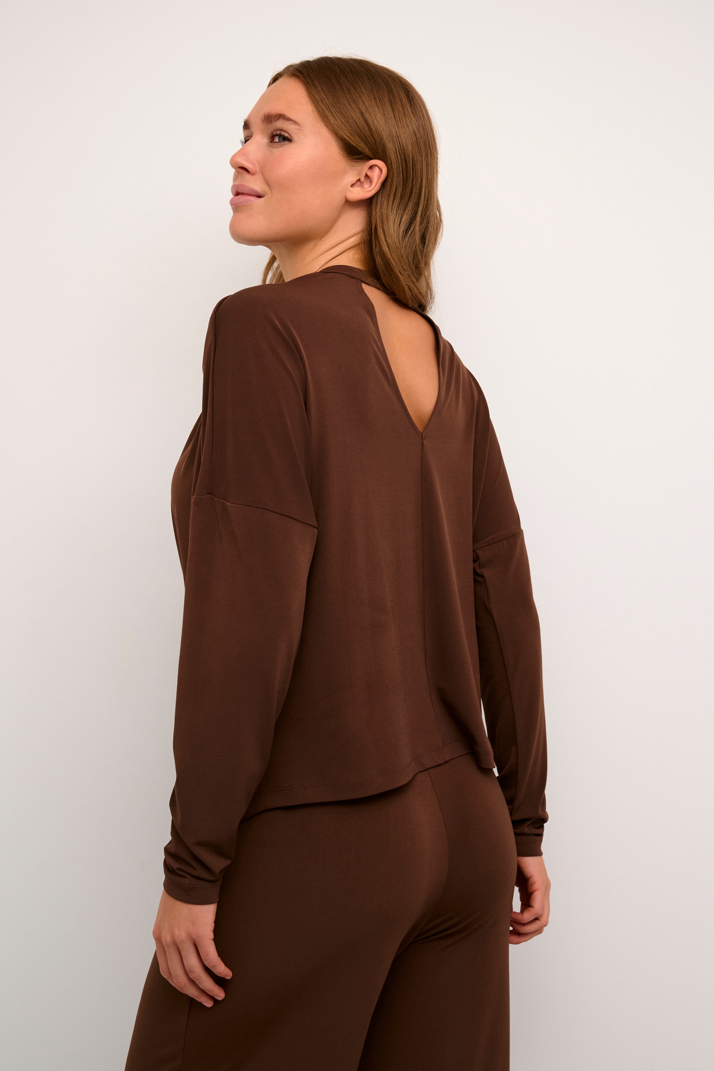 BPlovina Blus LOOKBOOK BACK 10590719-191218B