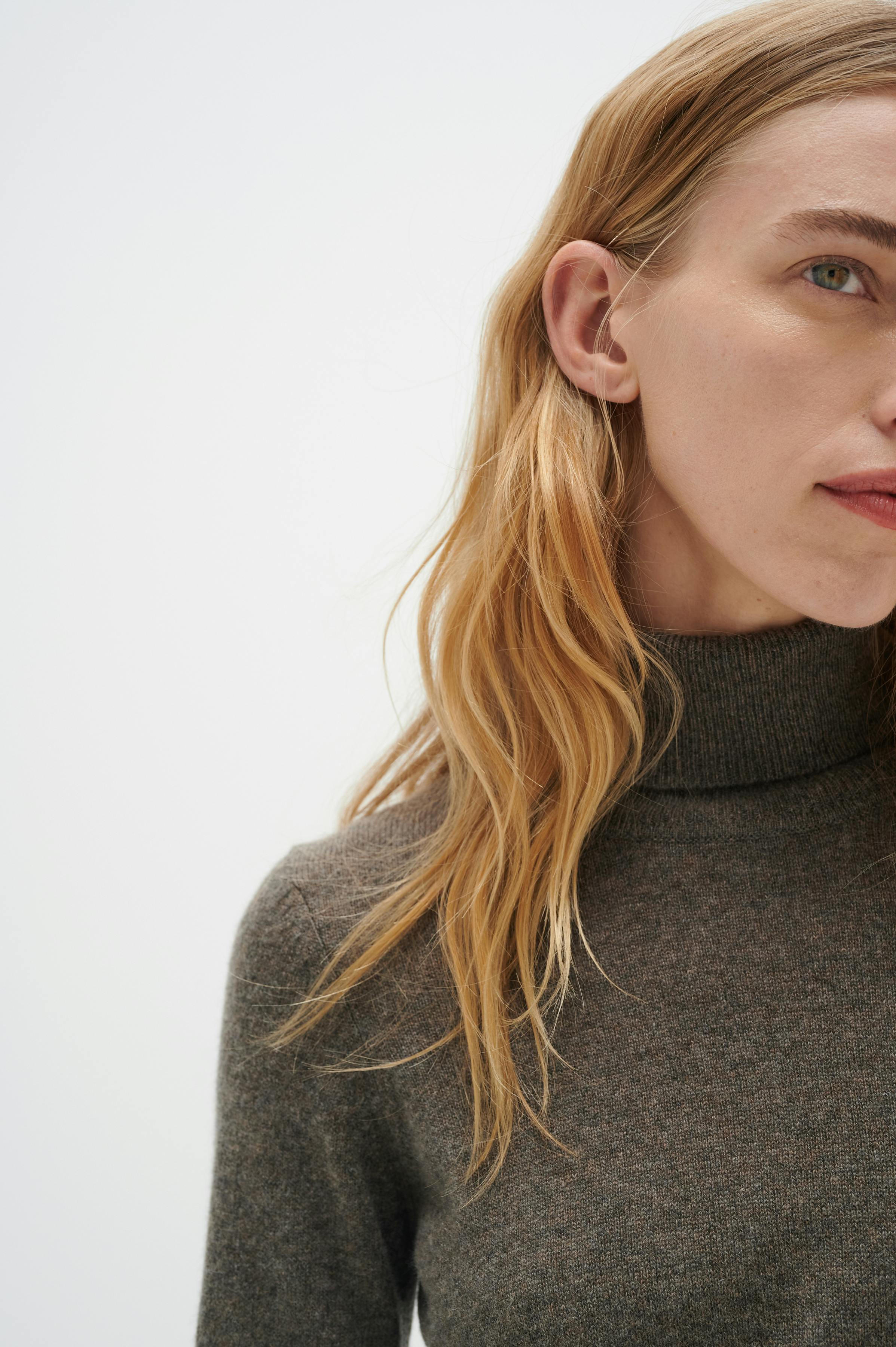 LukkaIW Rollneck Cashmere Pullover LOOKBOOK DETAIL 30108211-300872