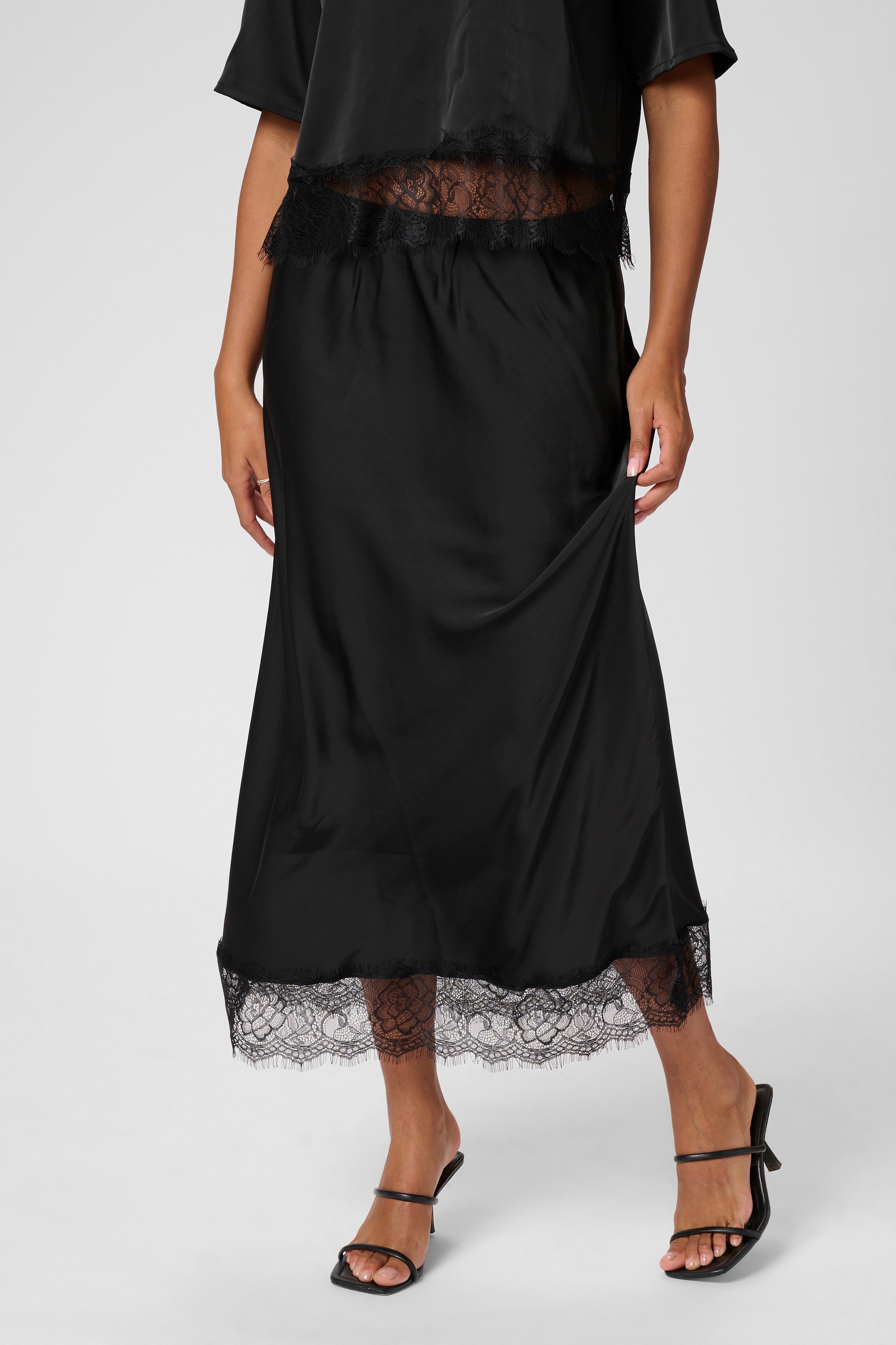 KAhilda Skjørt LOOKBOOK FRONT 10510191-100121