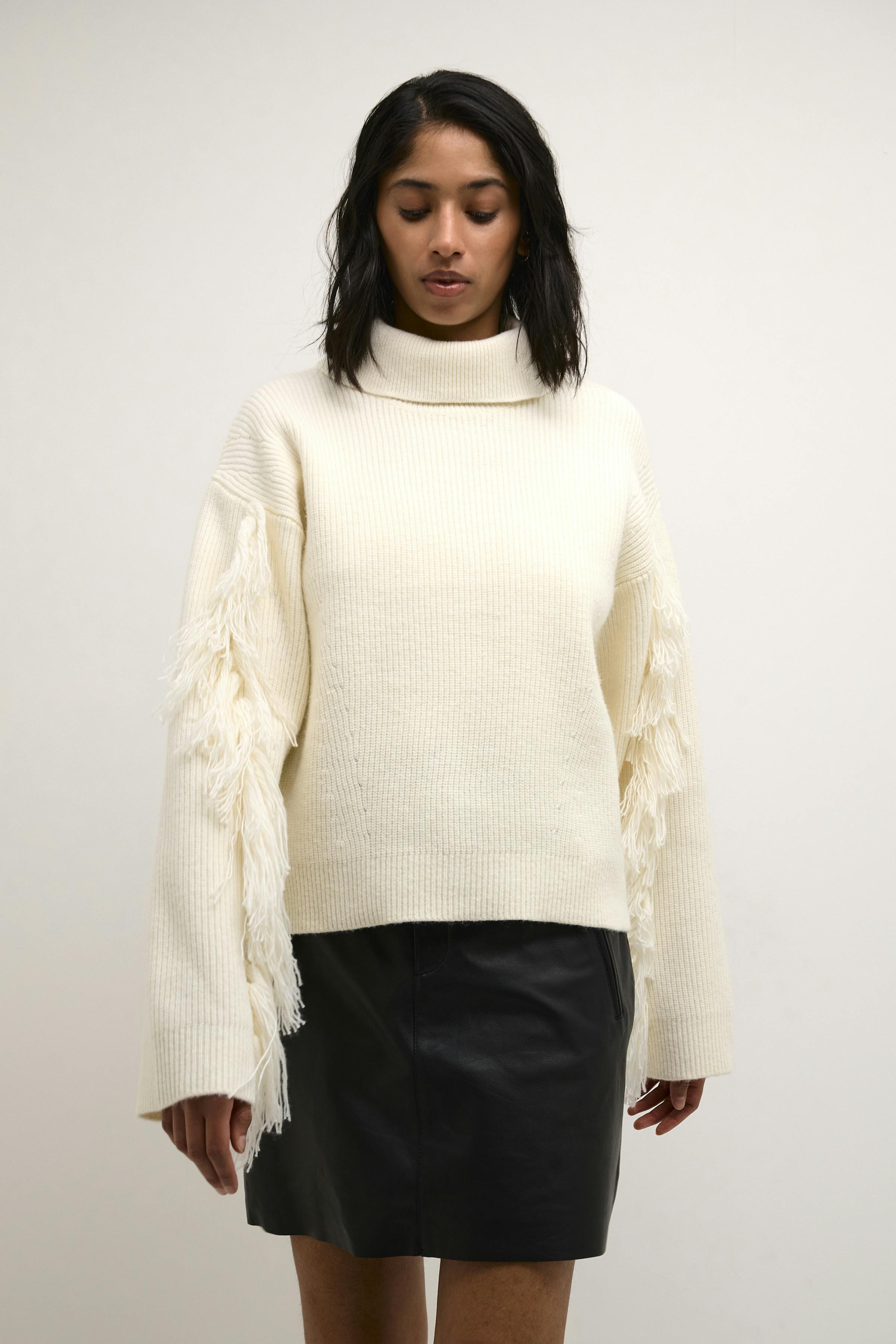 MadisonKB Pullover LOOKBOOK FRONT 10104791-110103