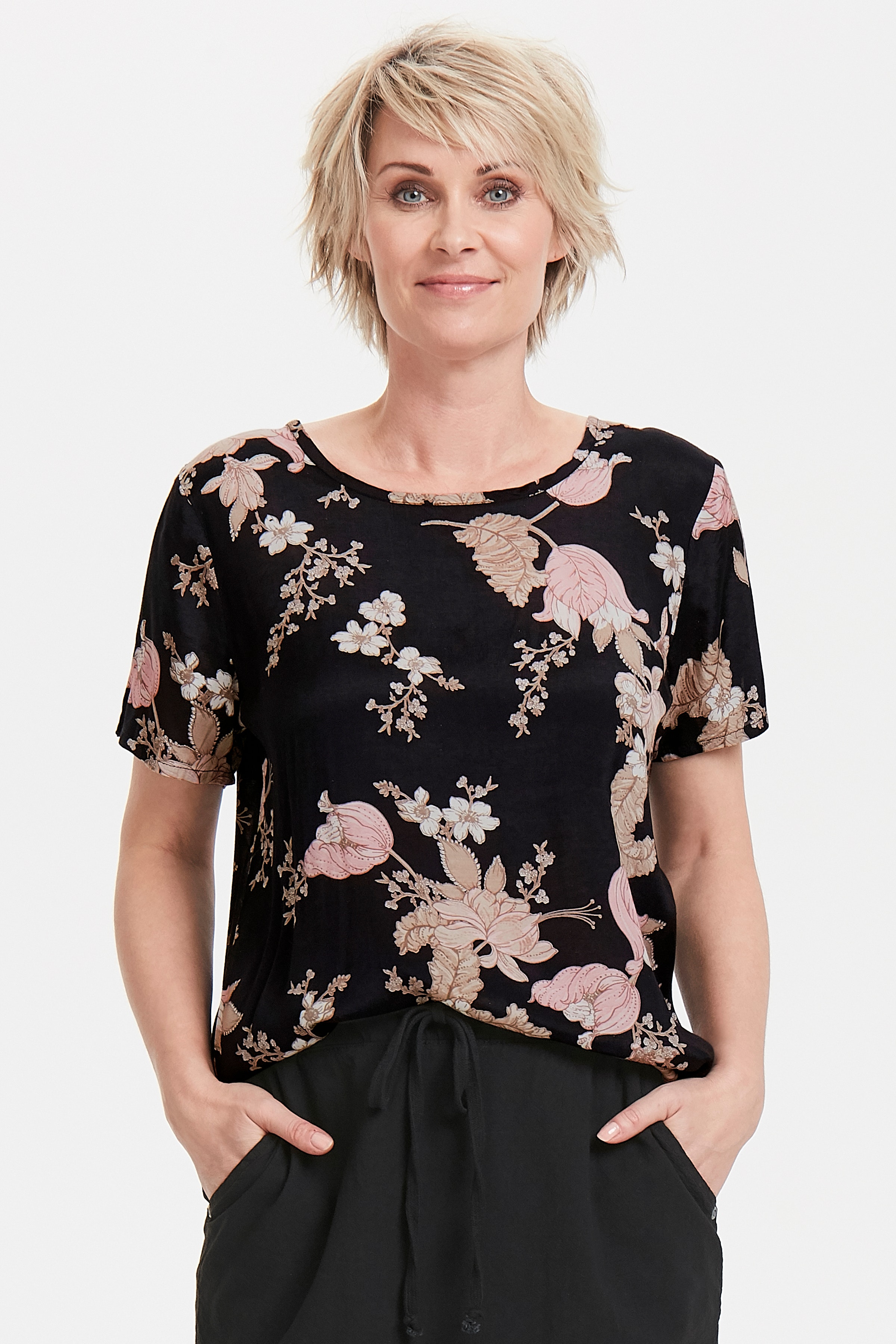 Kurzarm-Bluse
 LOOKBOOK FRONT 10503135-50600