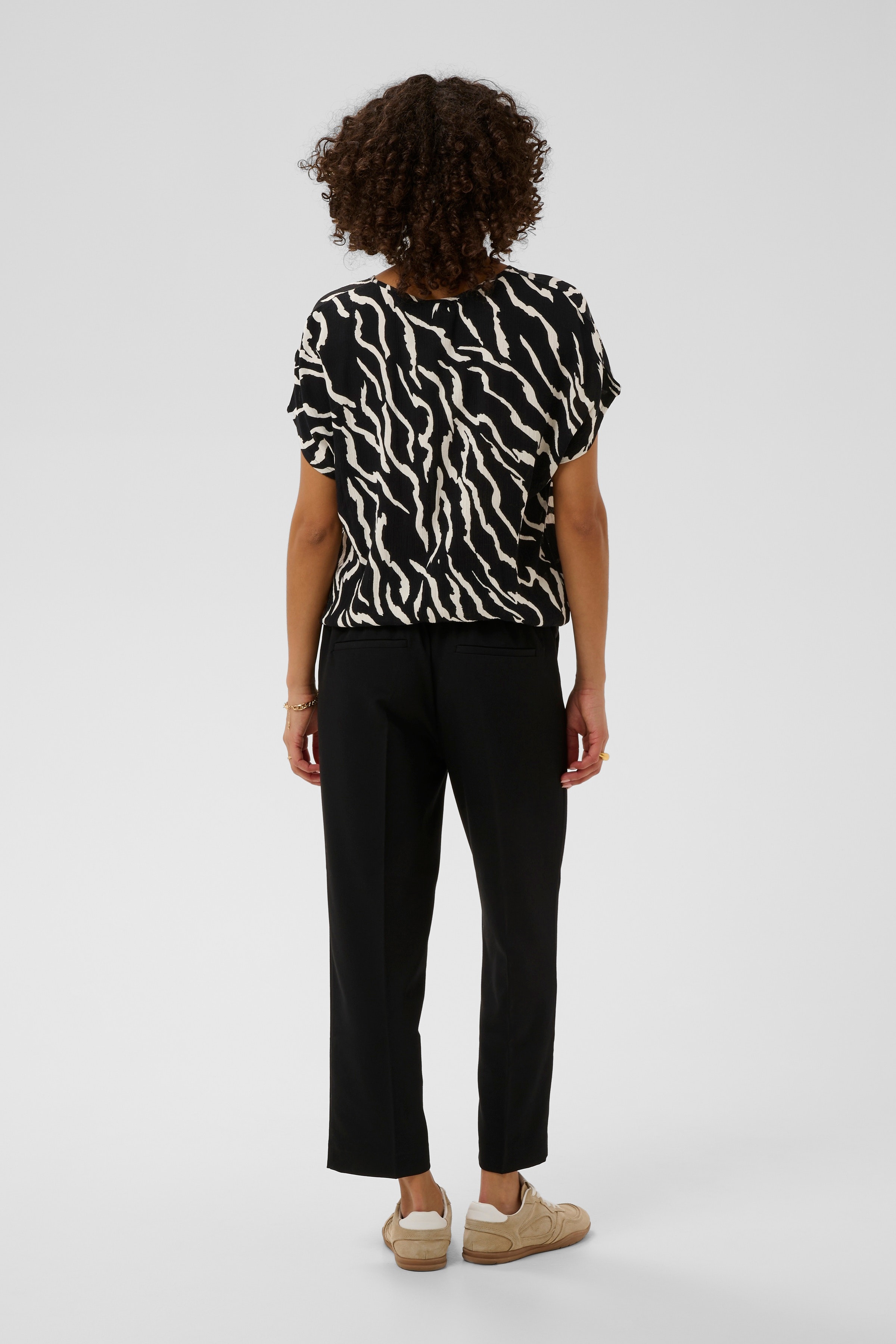 KAamber Blouse LOOKBOOK BACK 10508257-103939