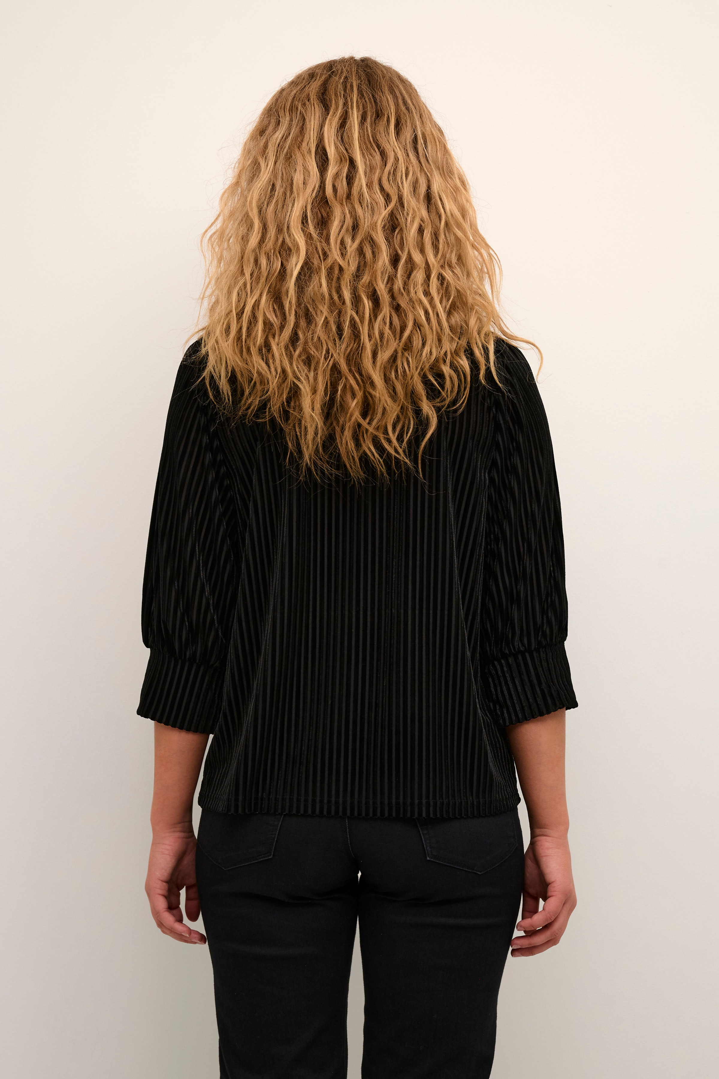 KAcaca Velourbluse LOOKBOOK FRONT 10503887-100121