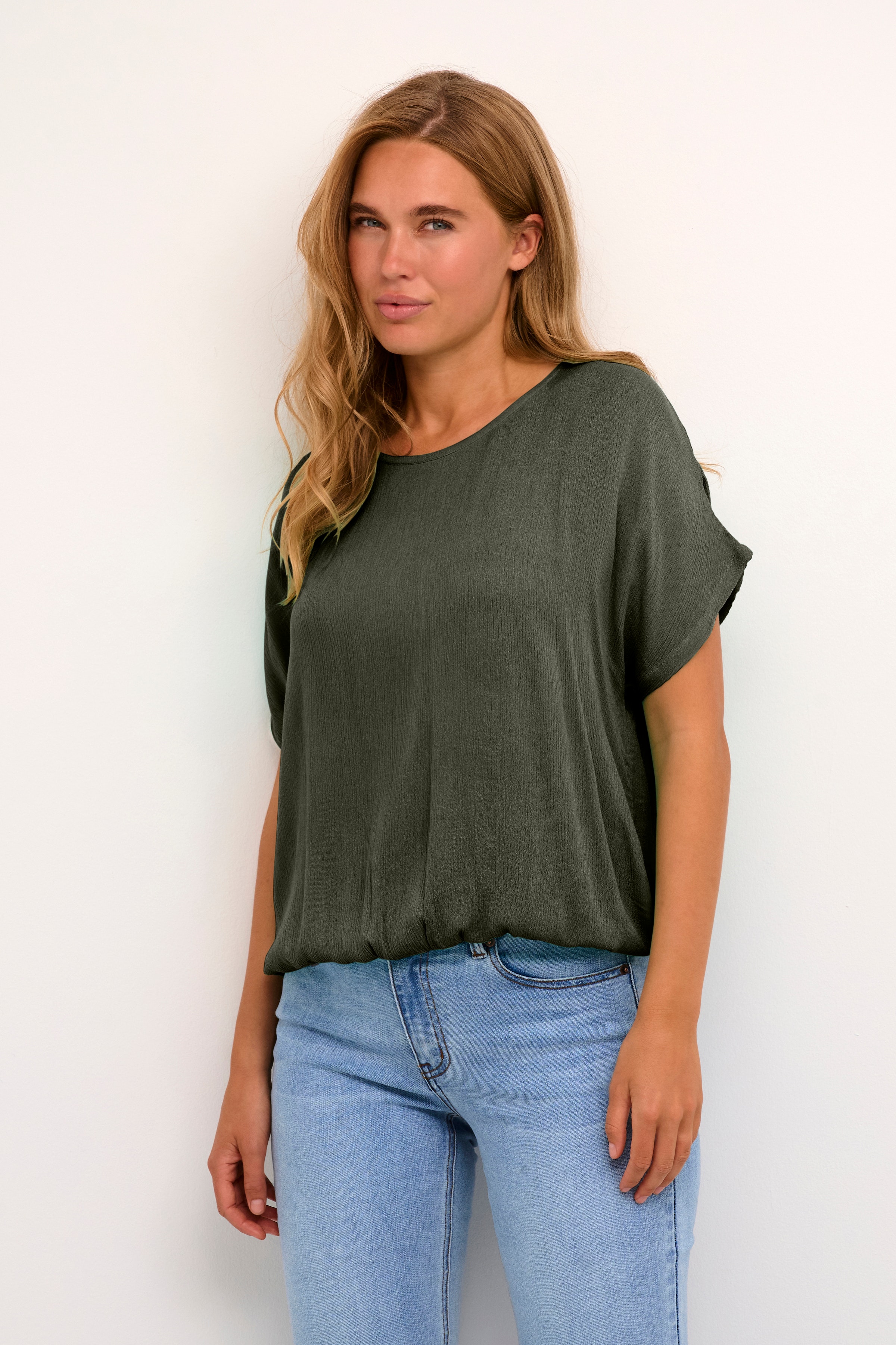 KAamber Bluse LOOKBOOK FRONT 10500781-190414
