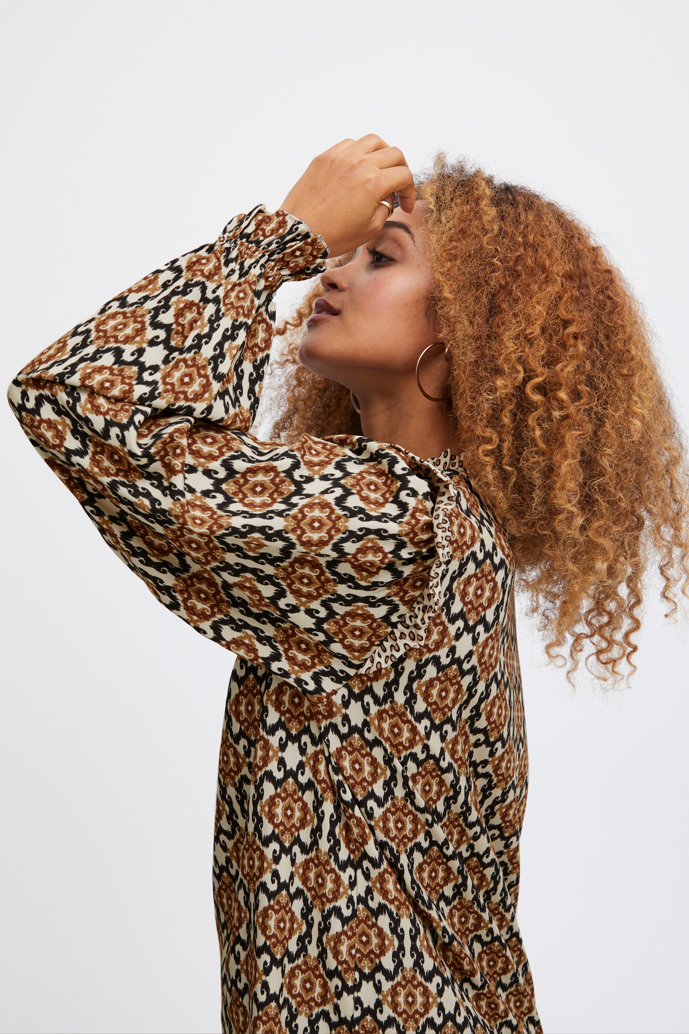 SBALORA Bluse LOOKBOOK DETAIL 22100434-140002